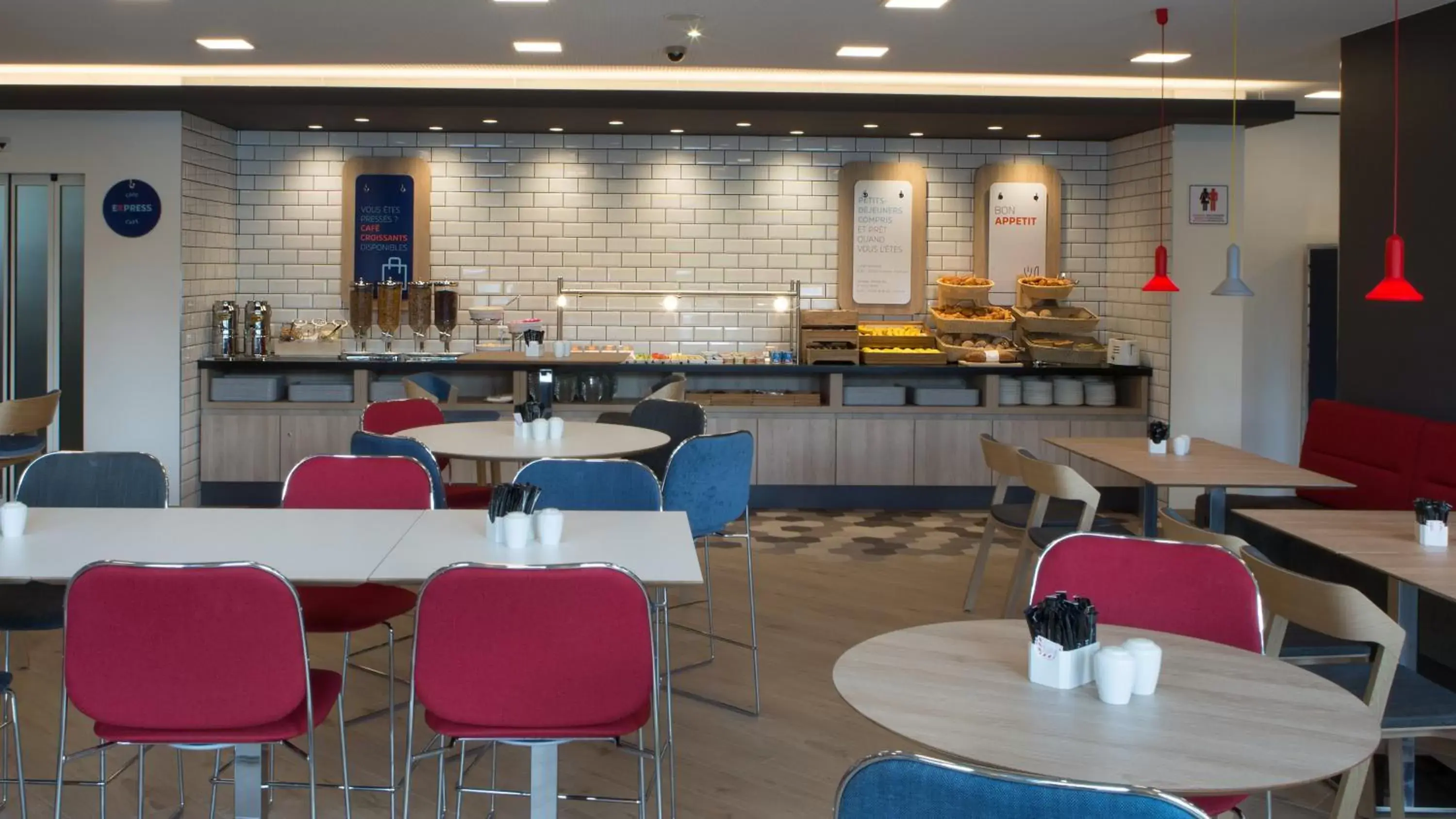 Breakfast, Restaurant/Places to Eat in Holiday Inn Express Geneva Airport
