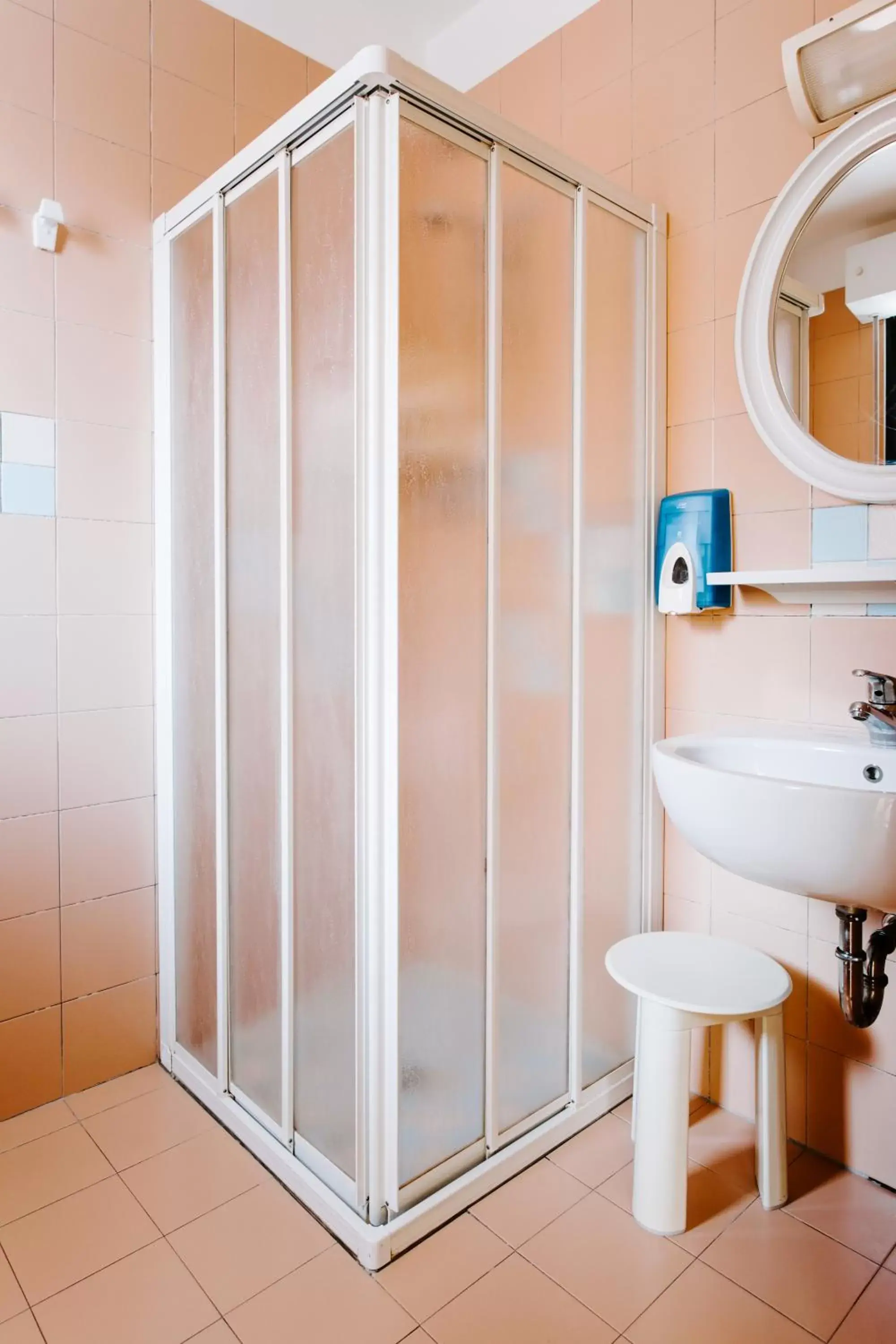 Shower, Bathroom in Hotel Villa Claudia