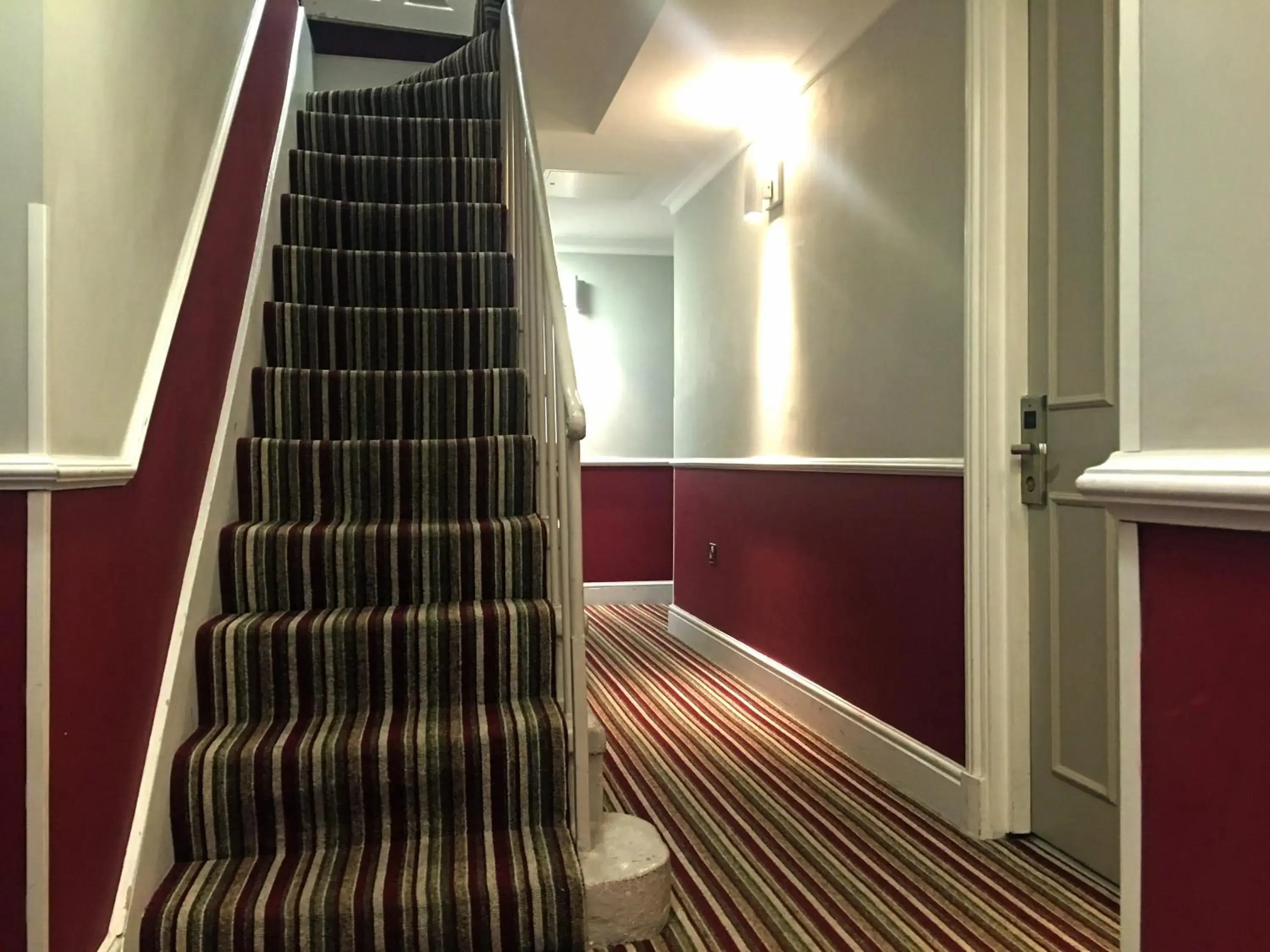 Area and facilities, Bunk Bed in Royal Cambridge Hotel
