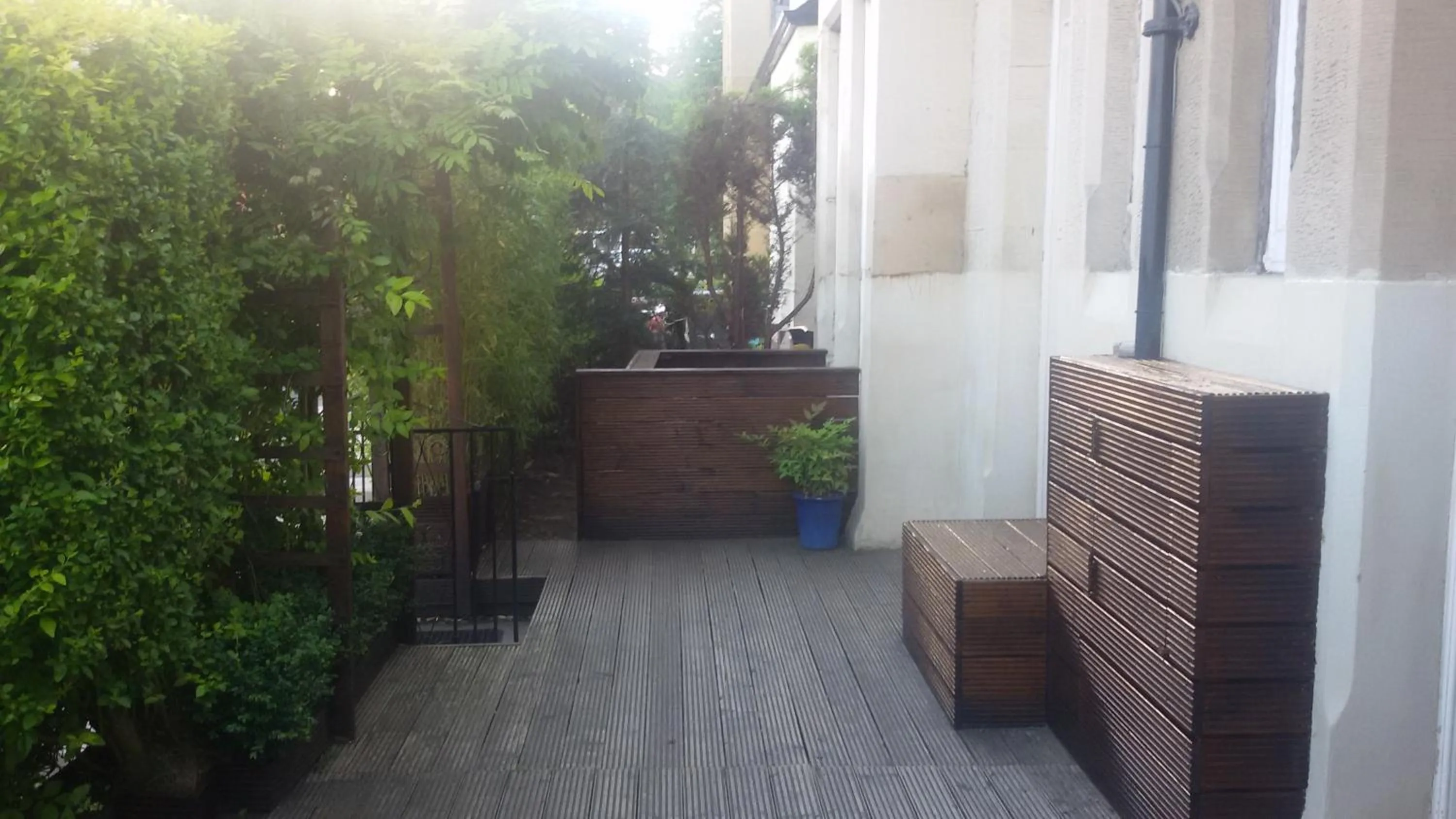 Facade/entrance in Leith House