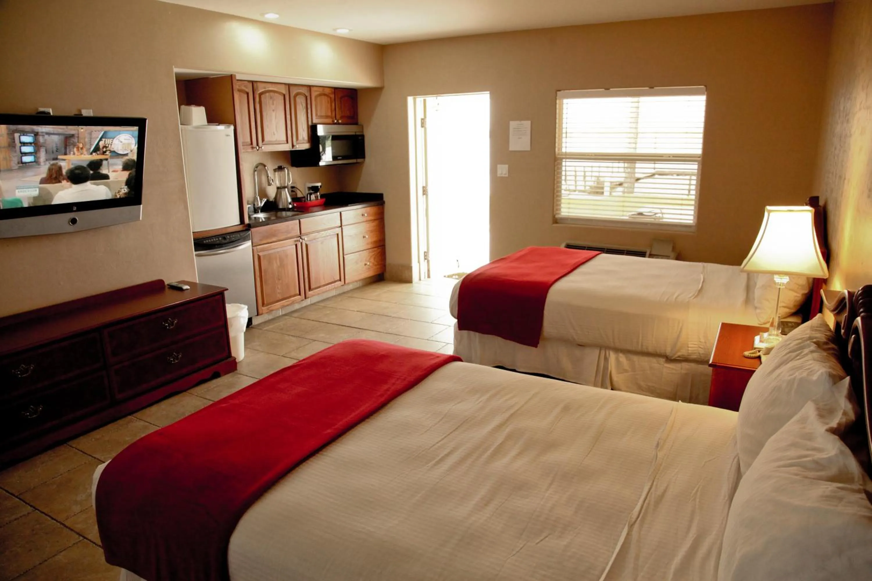 Photo of the whole room, Bed in Lake Grassy Inn & Suites