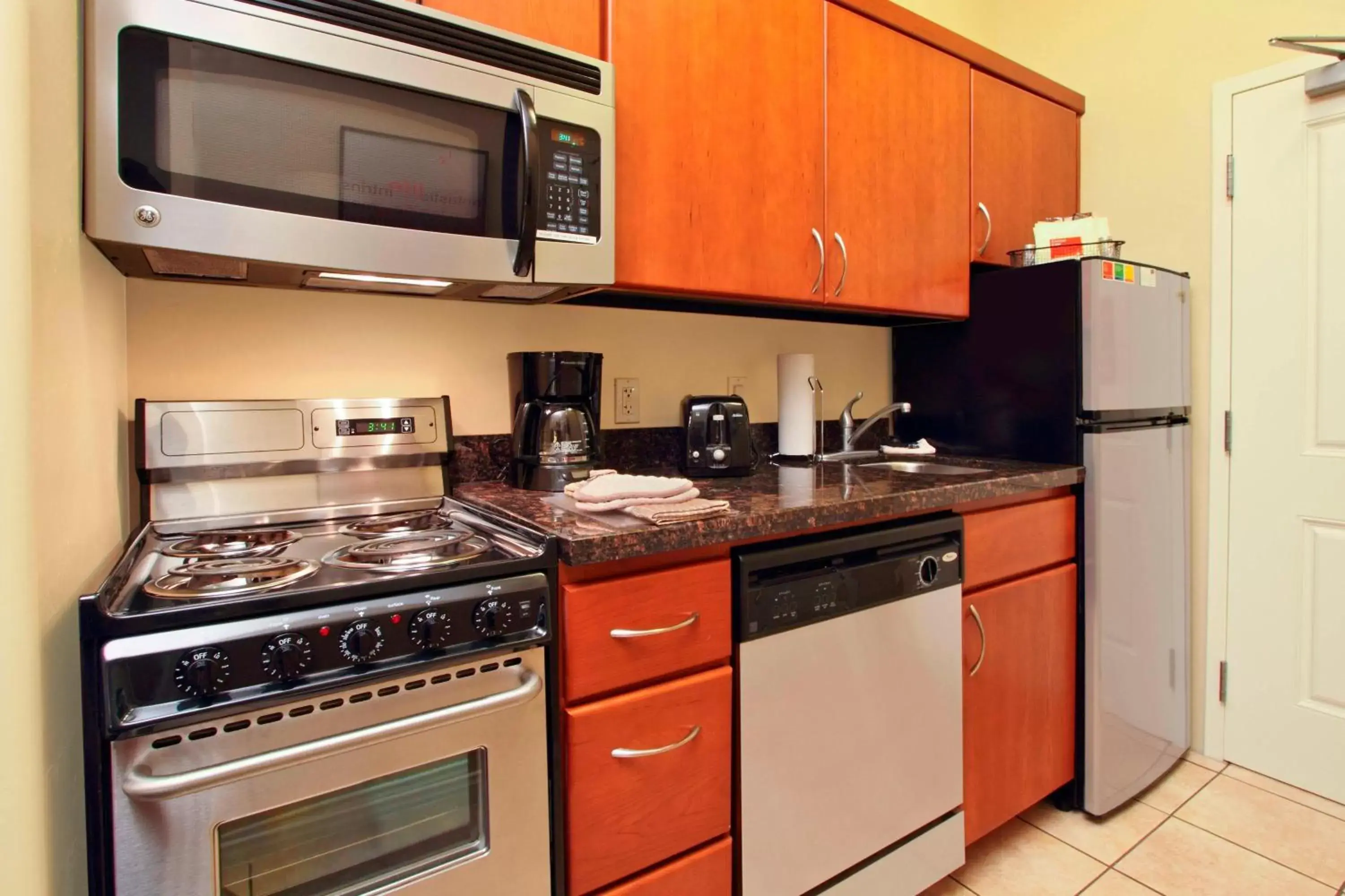 Kitchen or kitchenette, Kitchen/Kitchenette in TownePlace Suites St. George