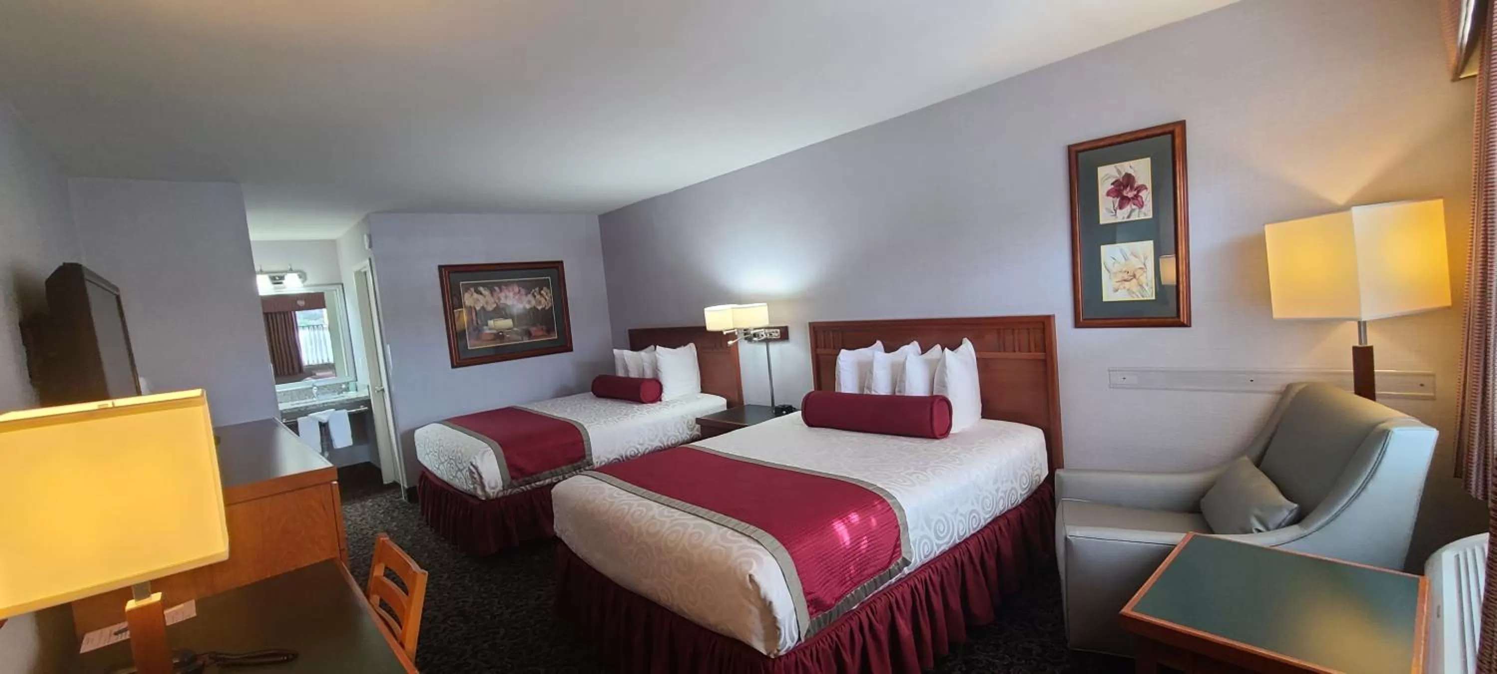 Photo of the whole room, Bed in Dow Villa Motel