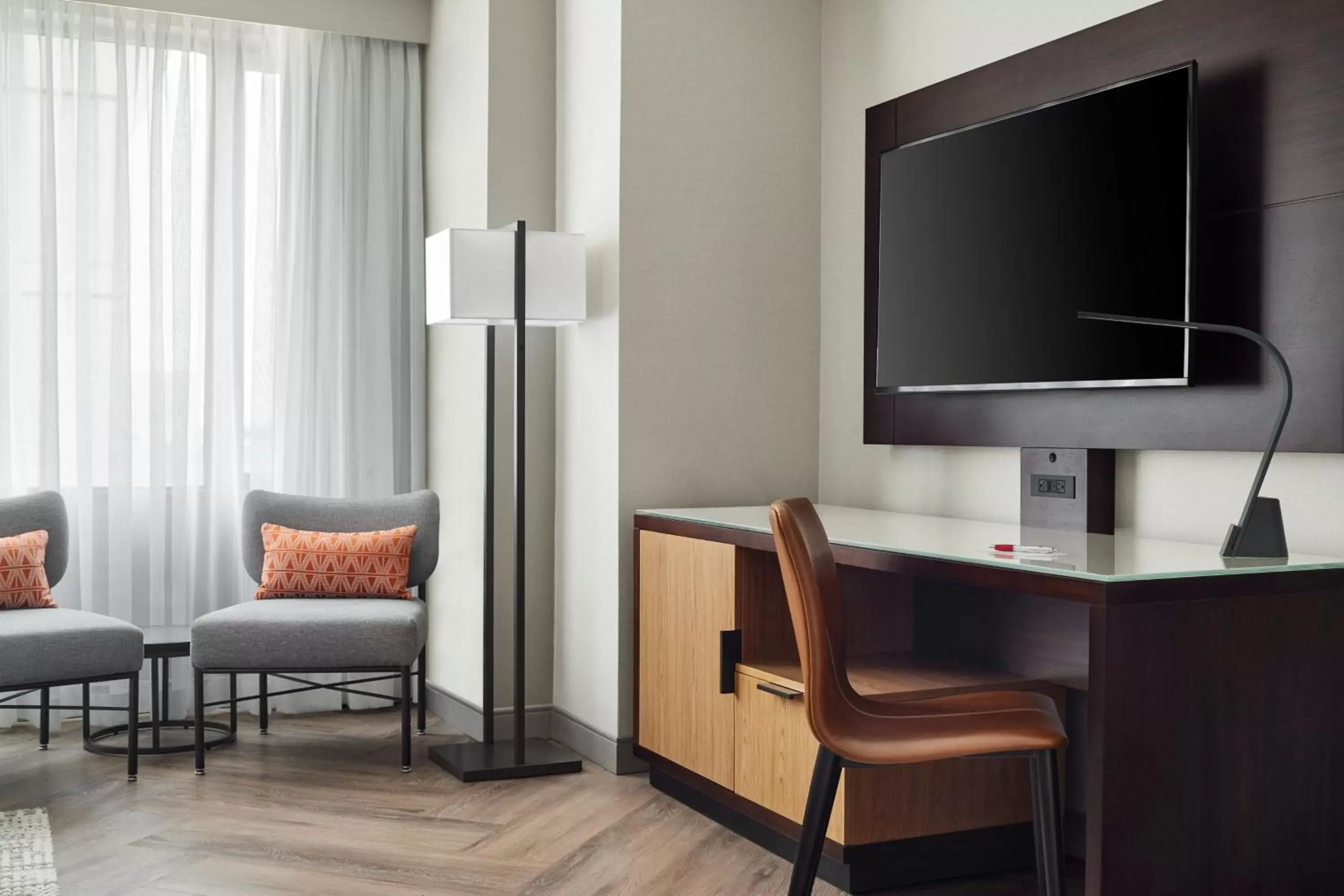 Photo of the whole room, TV/Entertainment Center in Washington Marriott at Metro Center