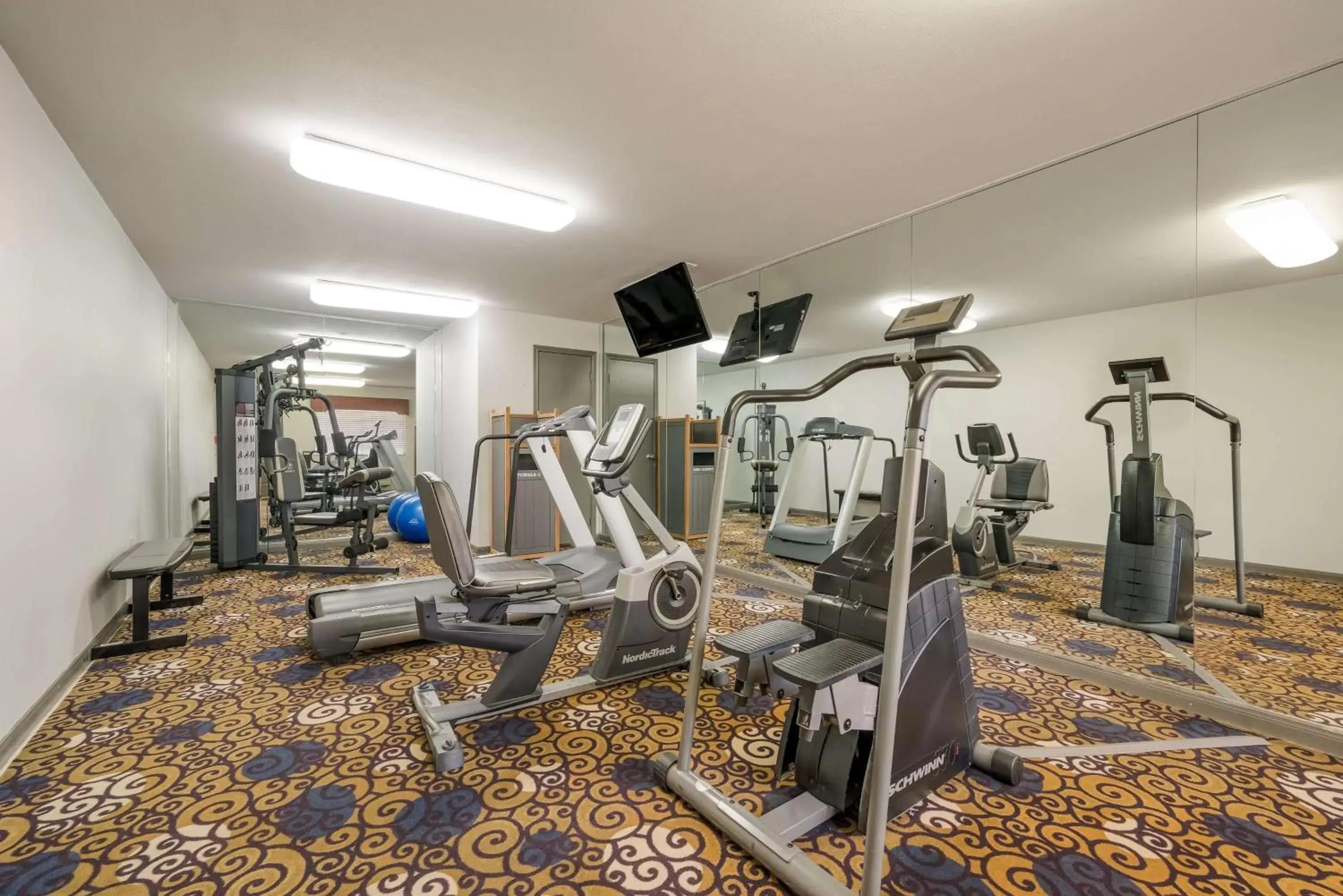 Spa and wellness centre/facilities, Fitness Center/Facilities in SureStay Hotel by Best Western Deer Park