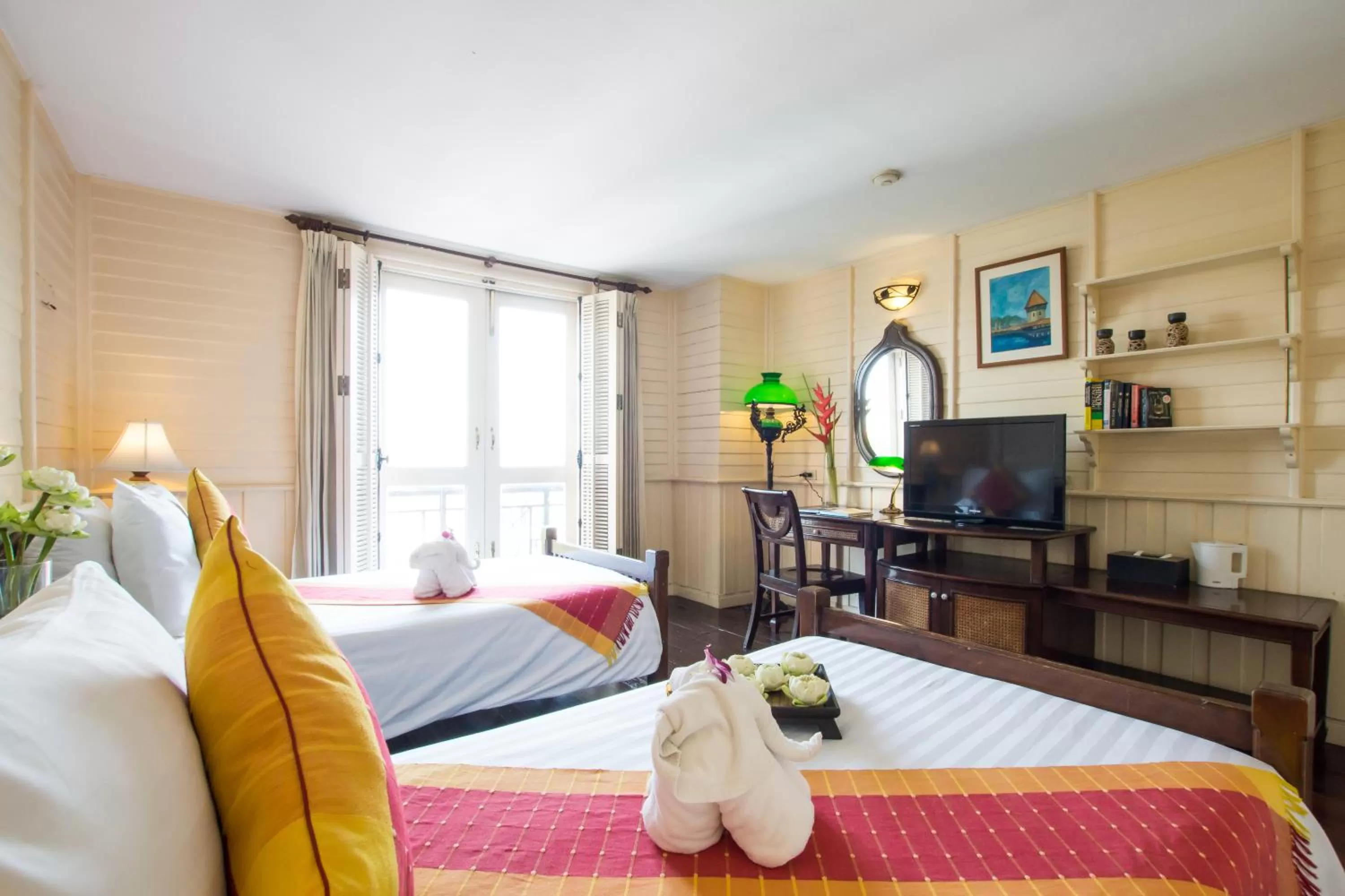Deluxe Twin Room in Buddy Lodge, Khaosan Road