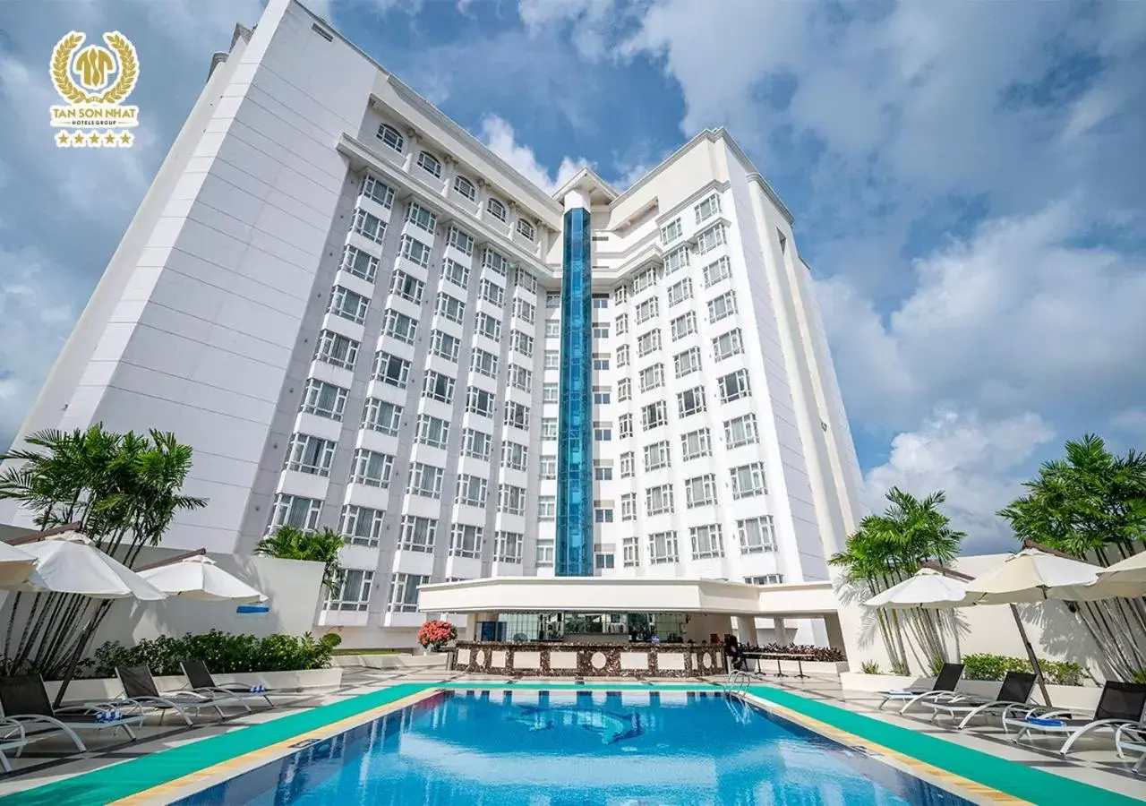Property building in Tan Son Nhat Saigon Hotel Property building in Tan Son Nhat Saigon Hotel