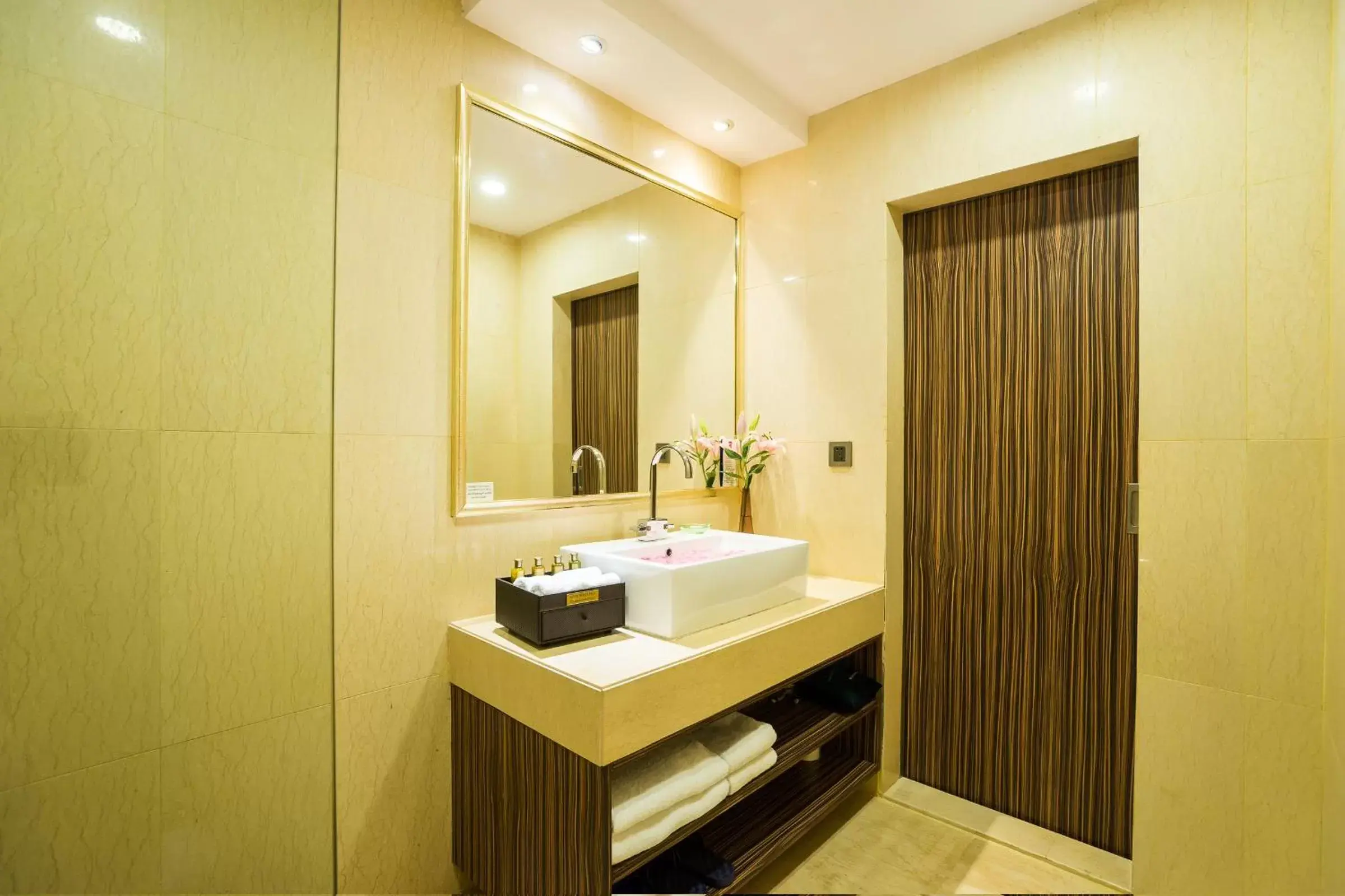 Bathroom in Best Western Chinatown Hotel