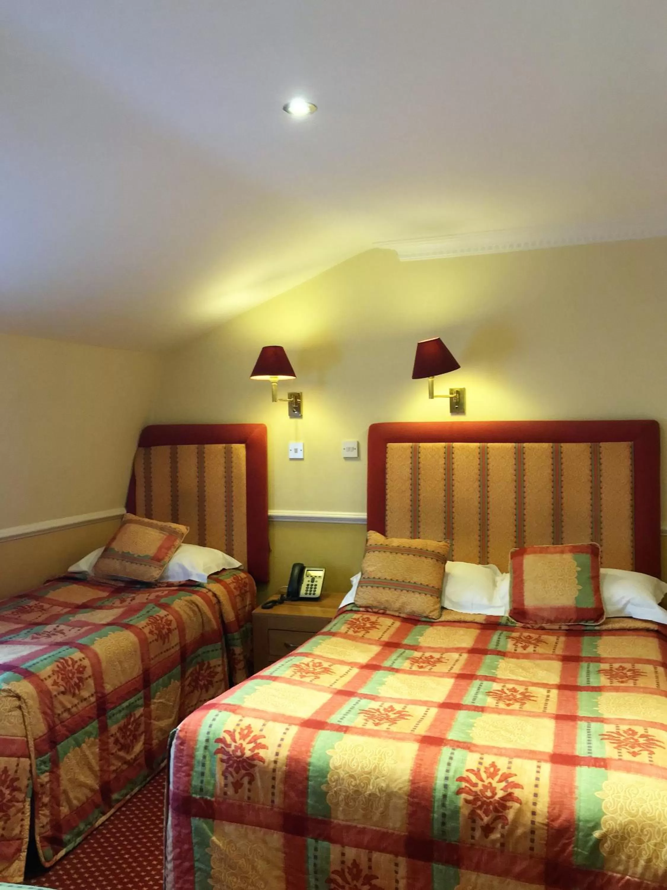 Photo of the whole room, Bed in Hyde Park Radnor Hotel B&B