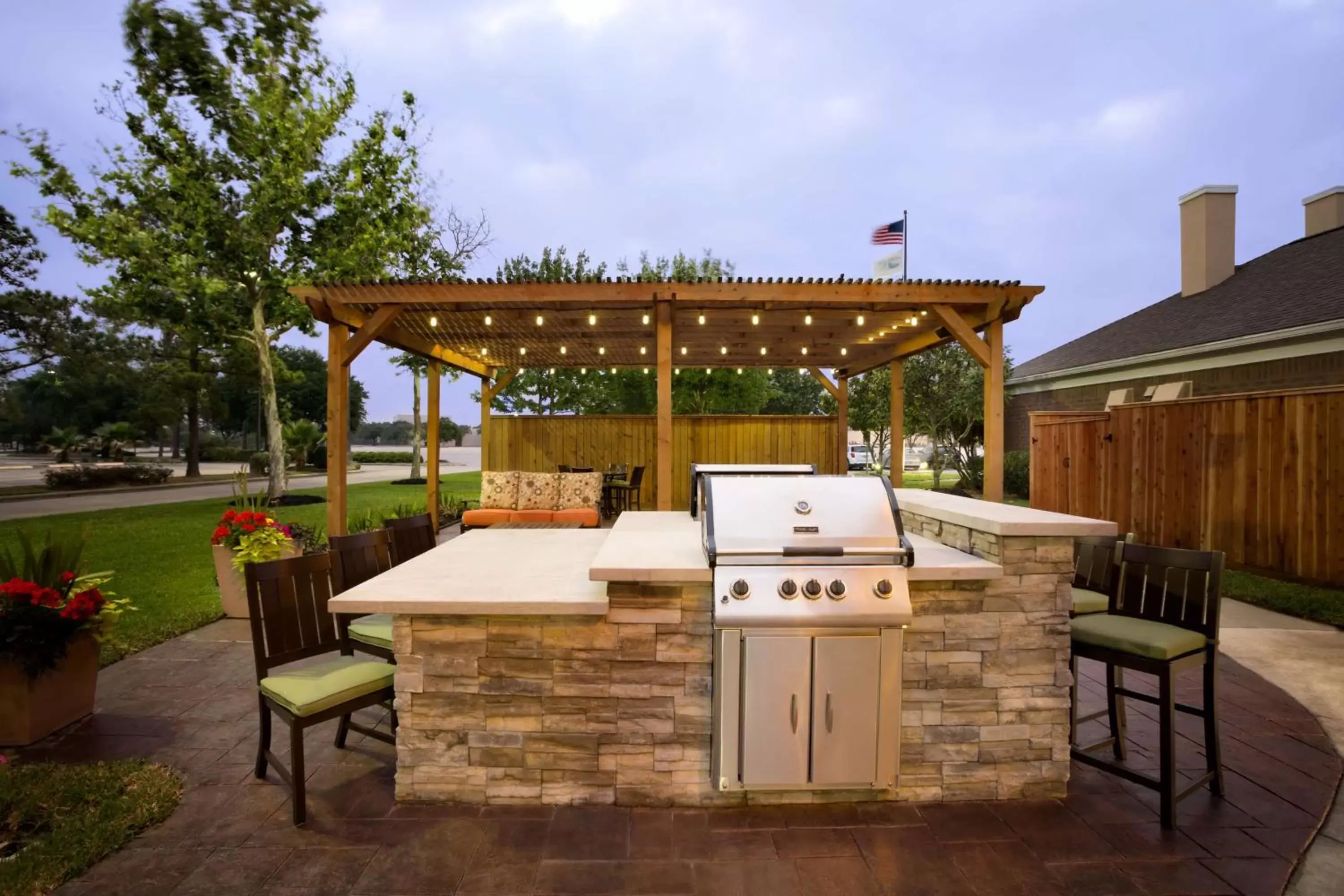 Patio, BBQ Facilities in Homewood Suites by Hilton Houston-Willowbrook Mall