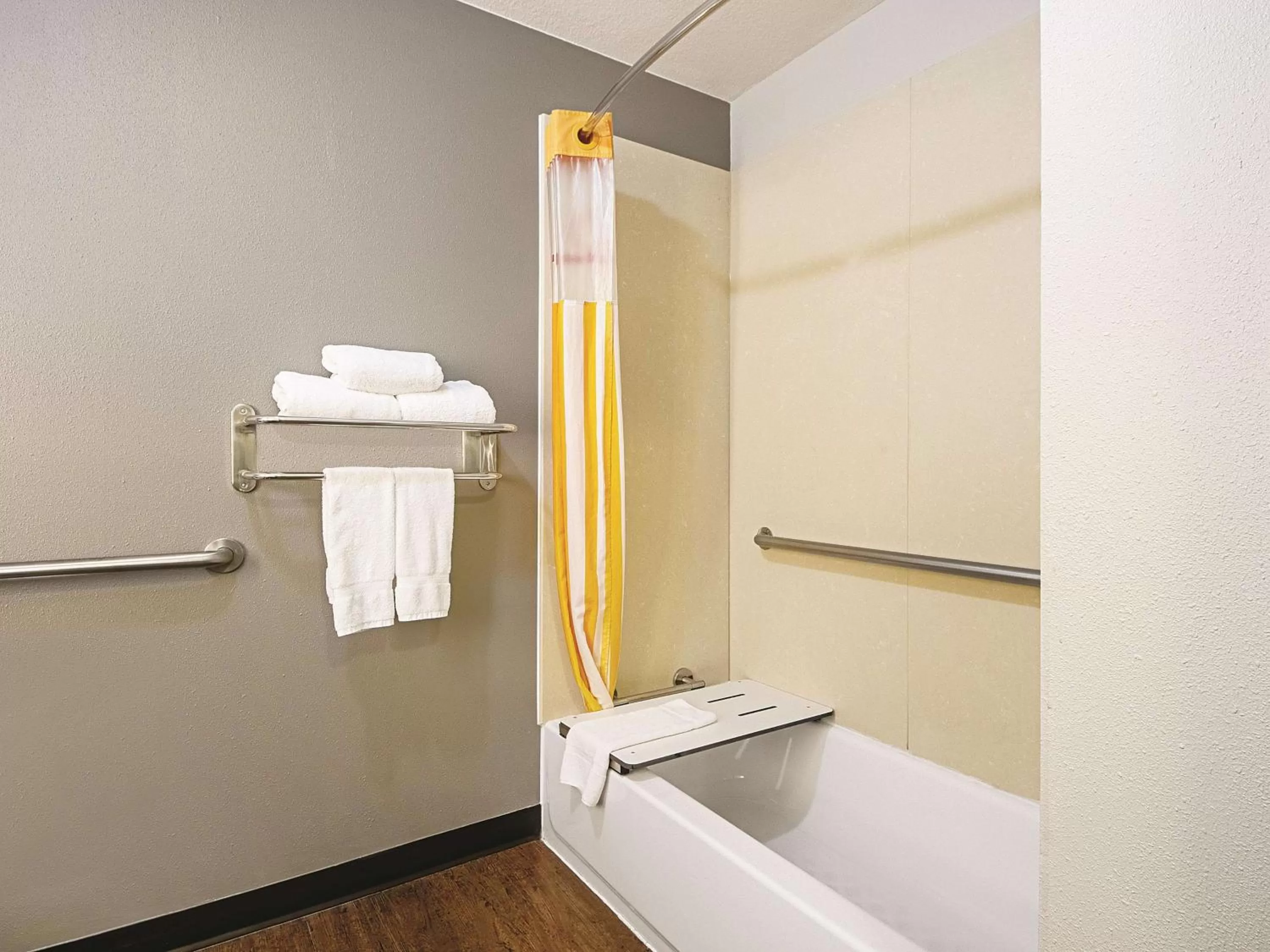 Photo of the whole room in La Quinta by Wyndham McKinney