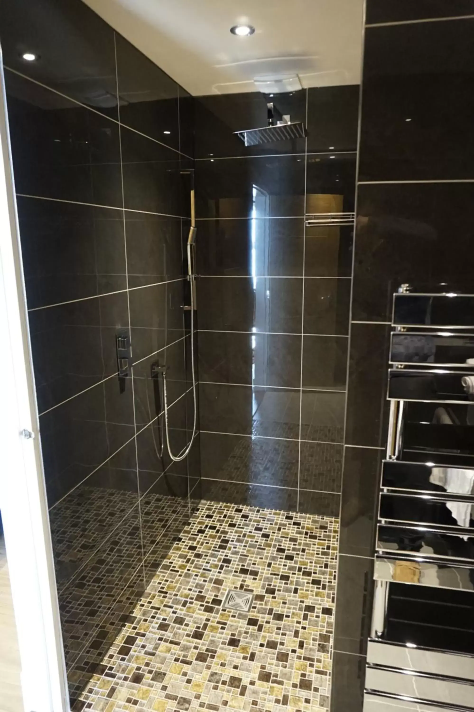 Bathroom in Halvard Hotel