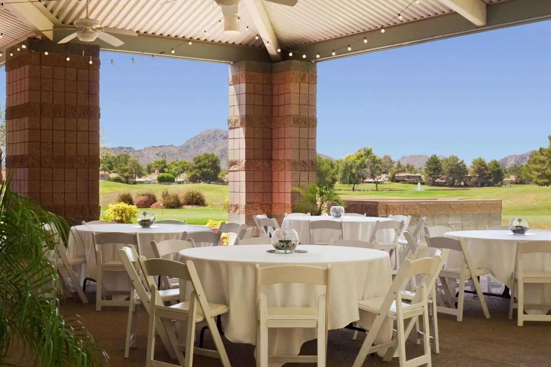 Meeting/conference room, Restaurant/Places to Eat in Embassy Suites by Hilton Phoenix Scottsdale