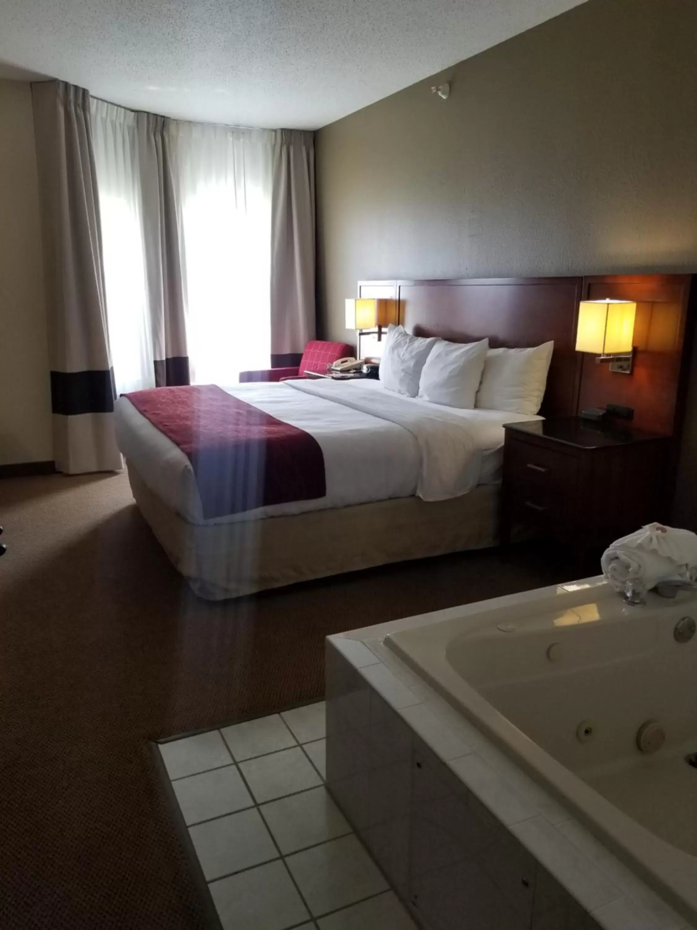 King Room with Whirlpool - Non-Smoking in Comfort Inn & Suites Geneva- West Chicago