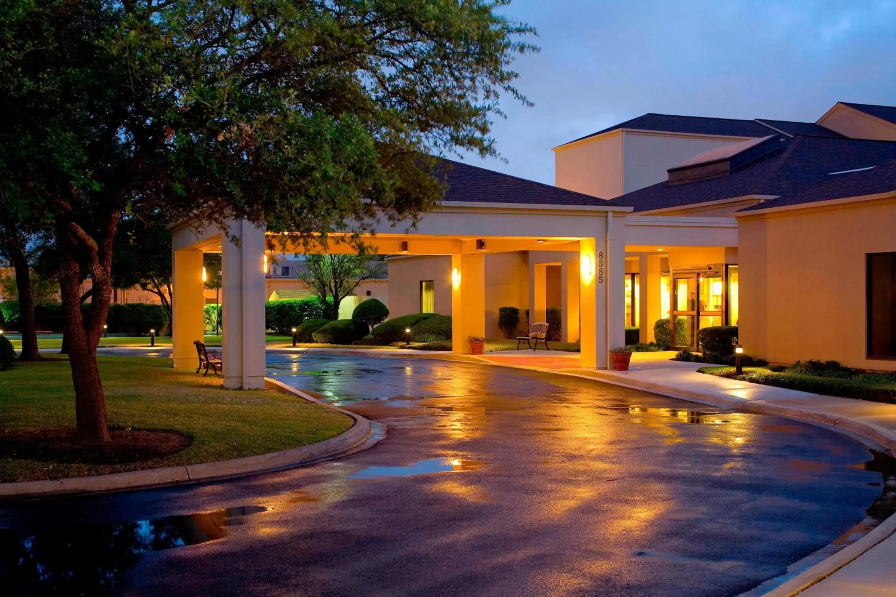 Property building, Swimming Pool in Courtyard by Marriott San Antonio Medical Center