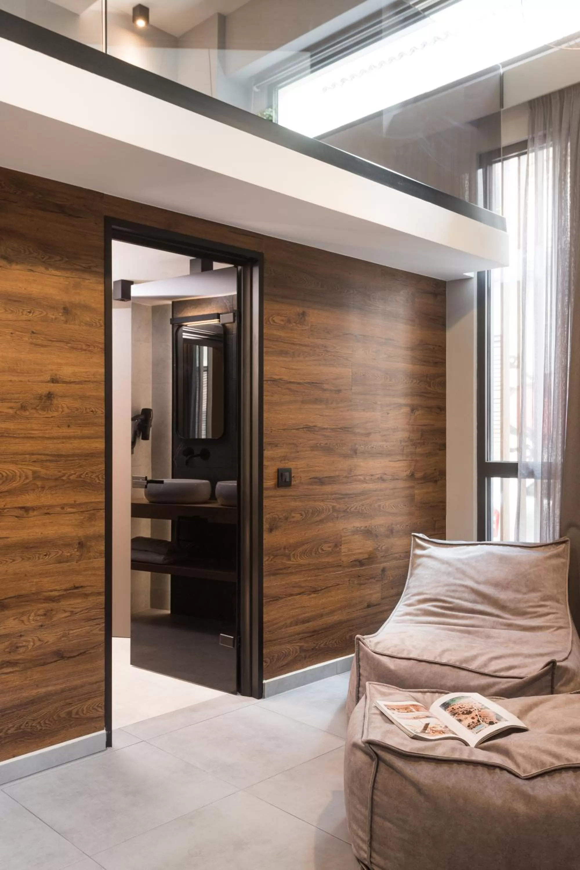 Bathroom, Bed in 11 Enteka Acropolis Suites