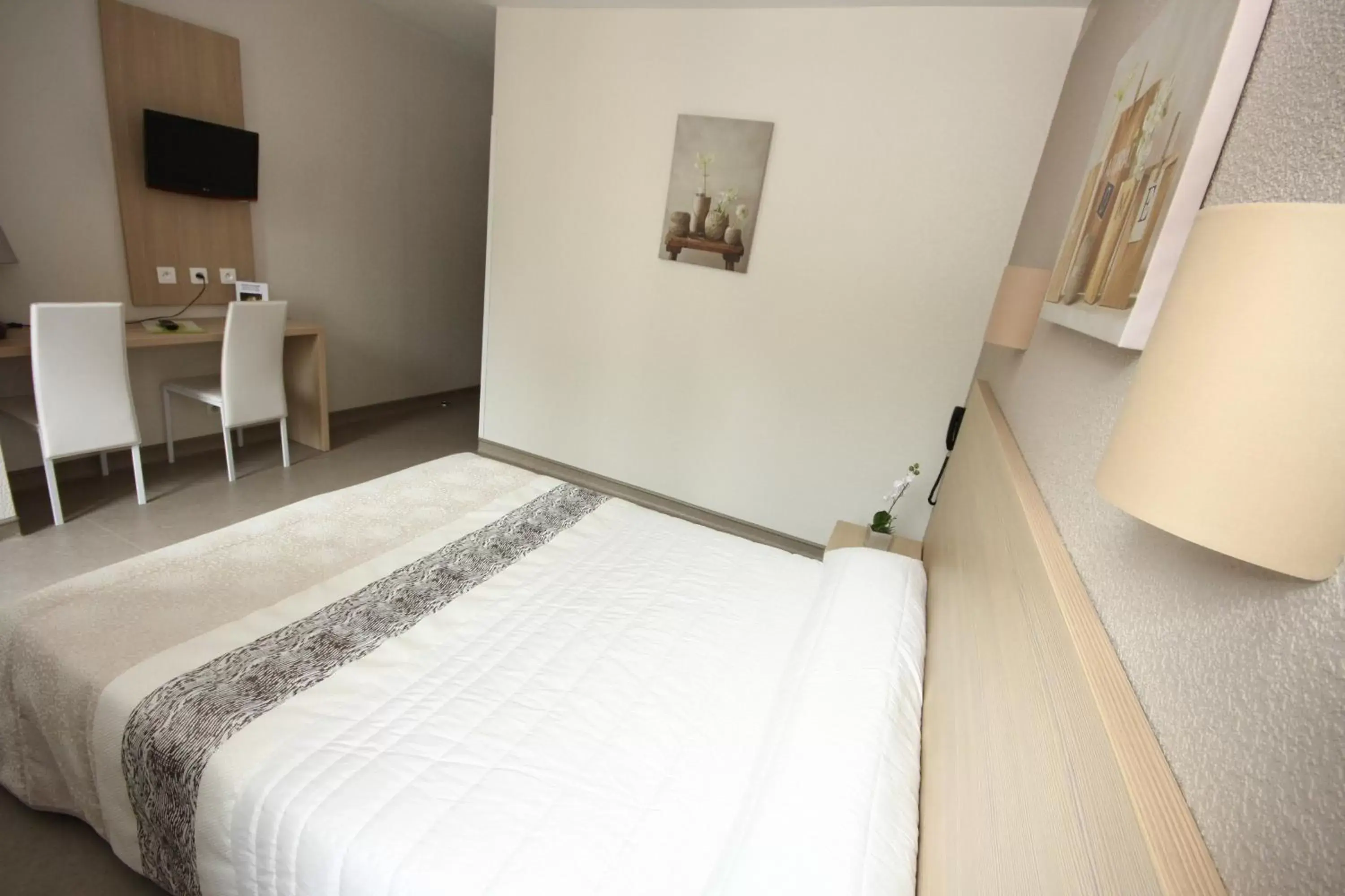 Bedroom, Bed in Logis Hôtel du Midi - Rodez Centre-Ville