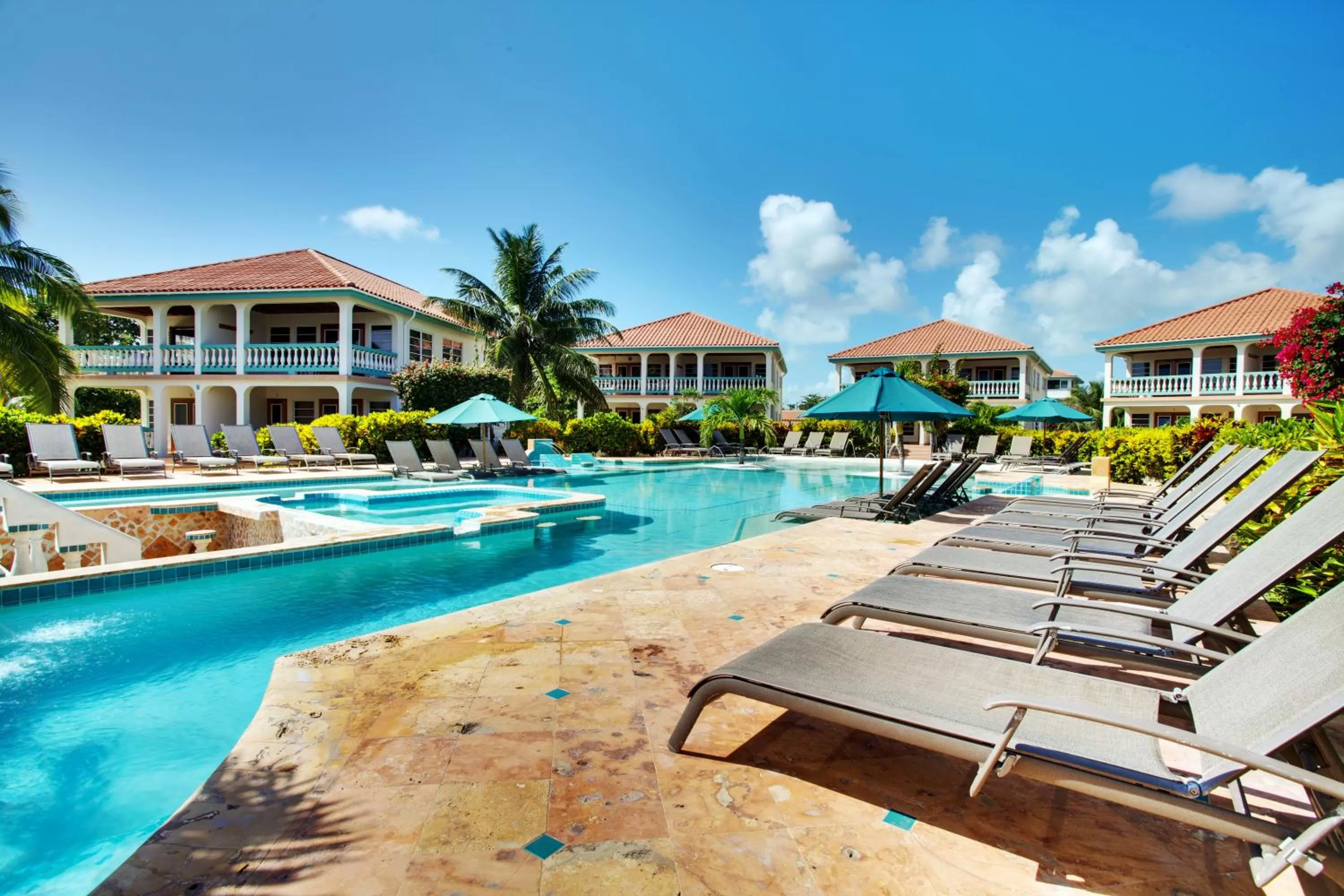Swimming pool in Belizean Shores Resort