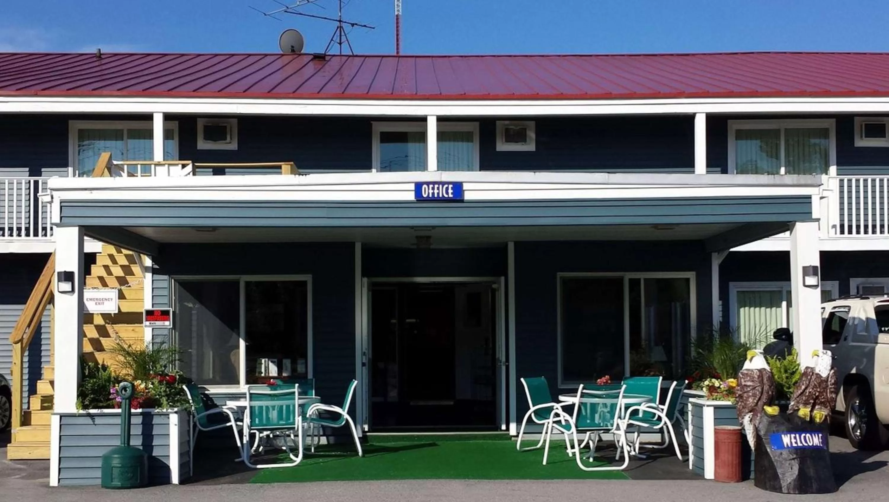 Property building in Colonial Inn Ellsworth