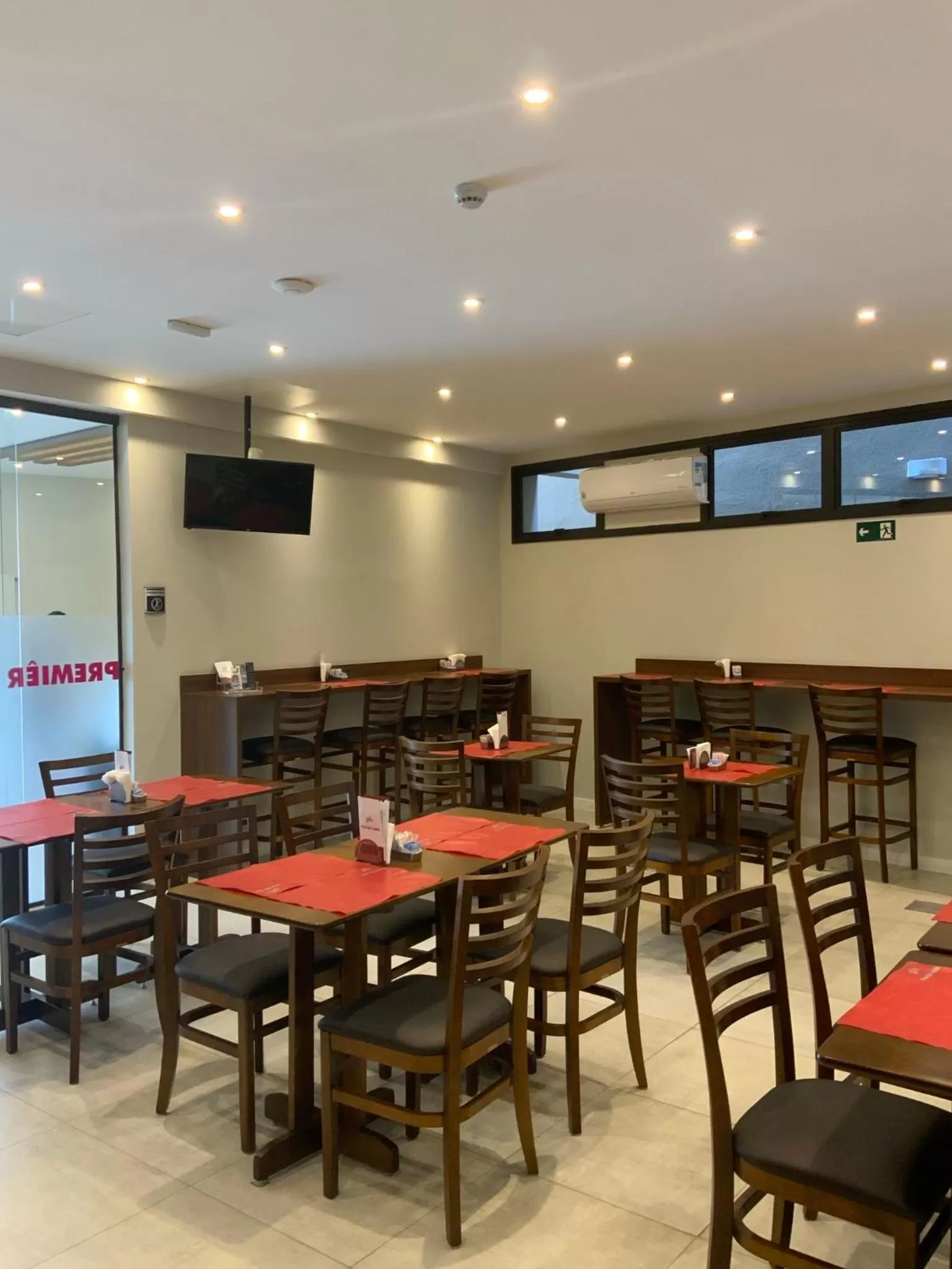 Restaurant/places to eat in Jandira Premiêr Hotel