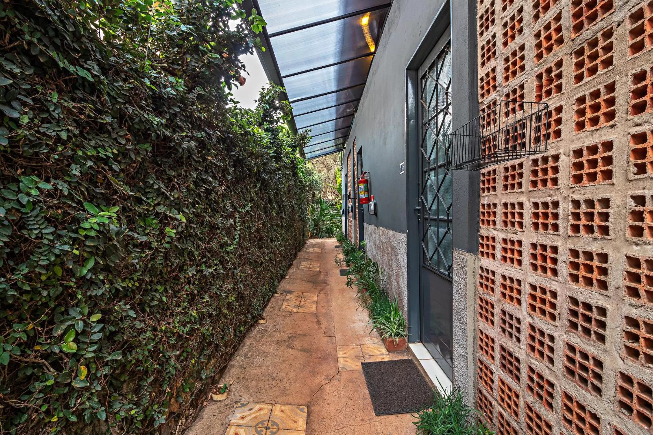 Facade/entrance in Suítes no Quintal