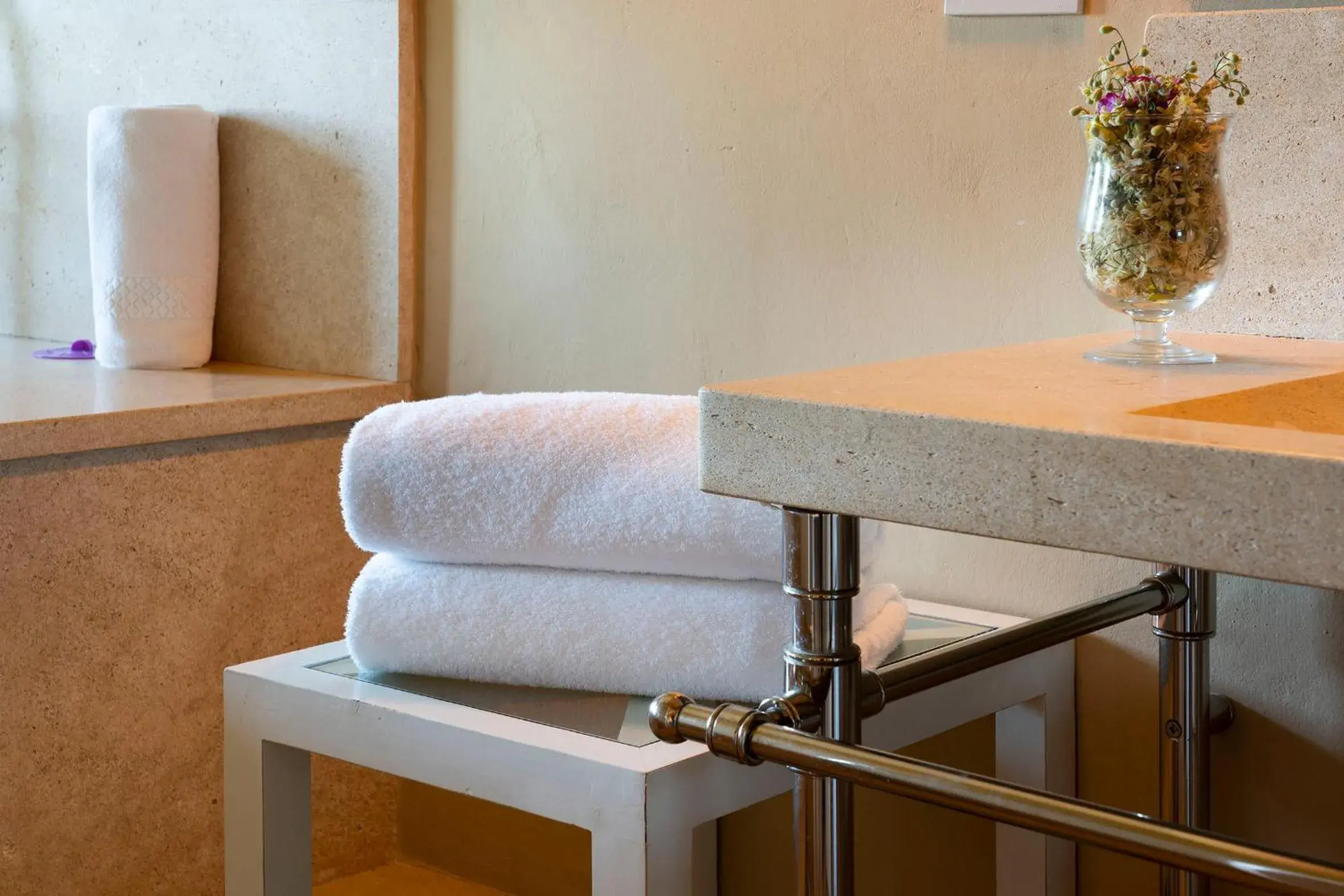 towels, Seating Area in Castello di Fonterutoli Wine Resort