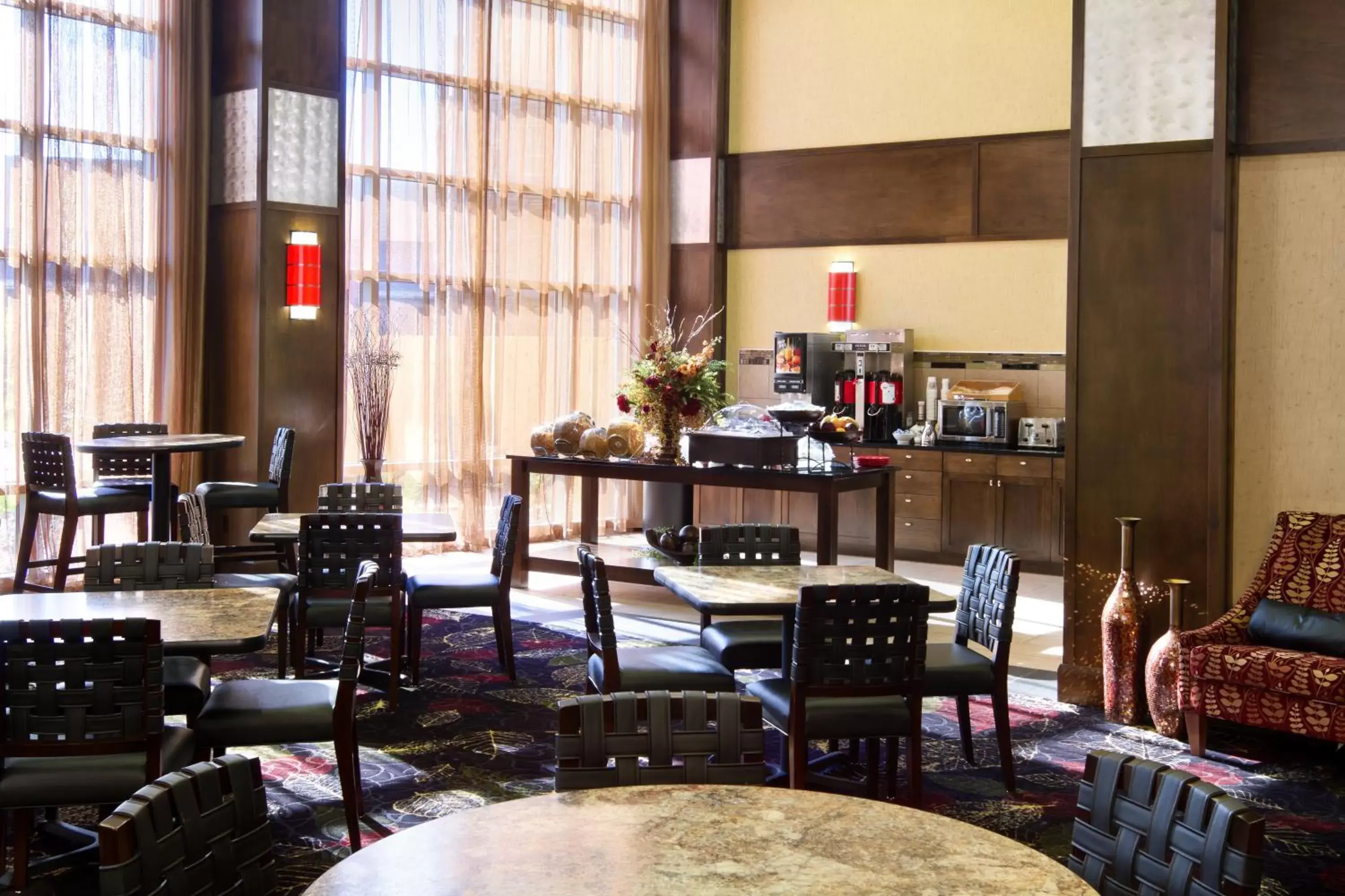 Continental breakfast, Restaurant/Places to Eat in ClubHouse Hotel and Suites