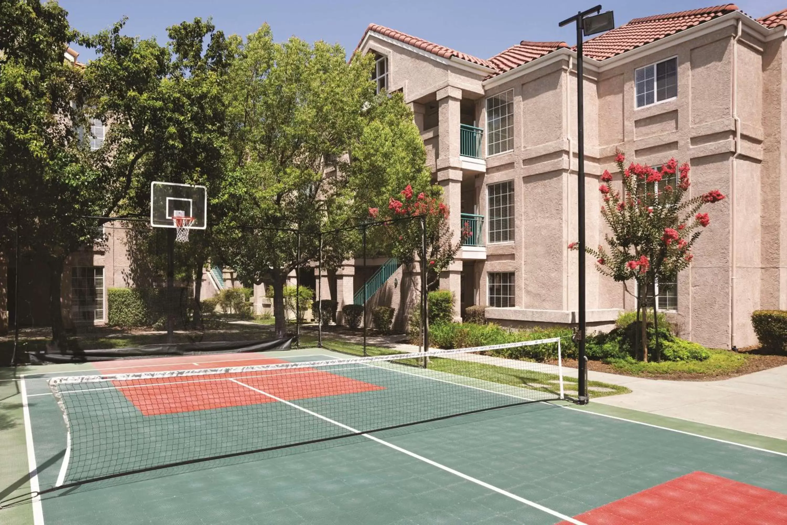 Property building, Tennis/Squash in Hyatt House Pleasanton