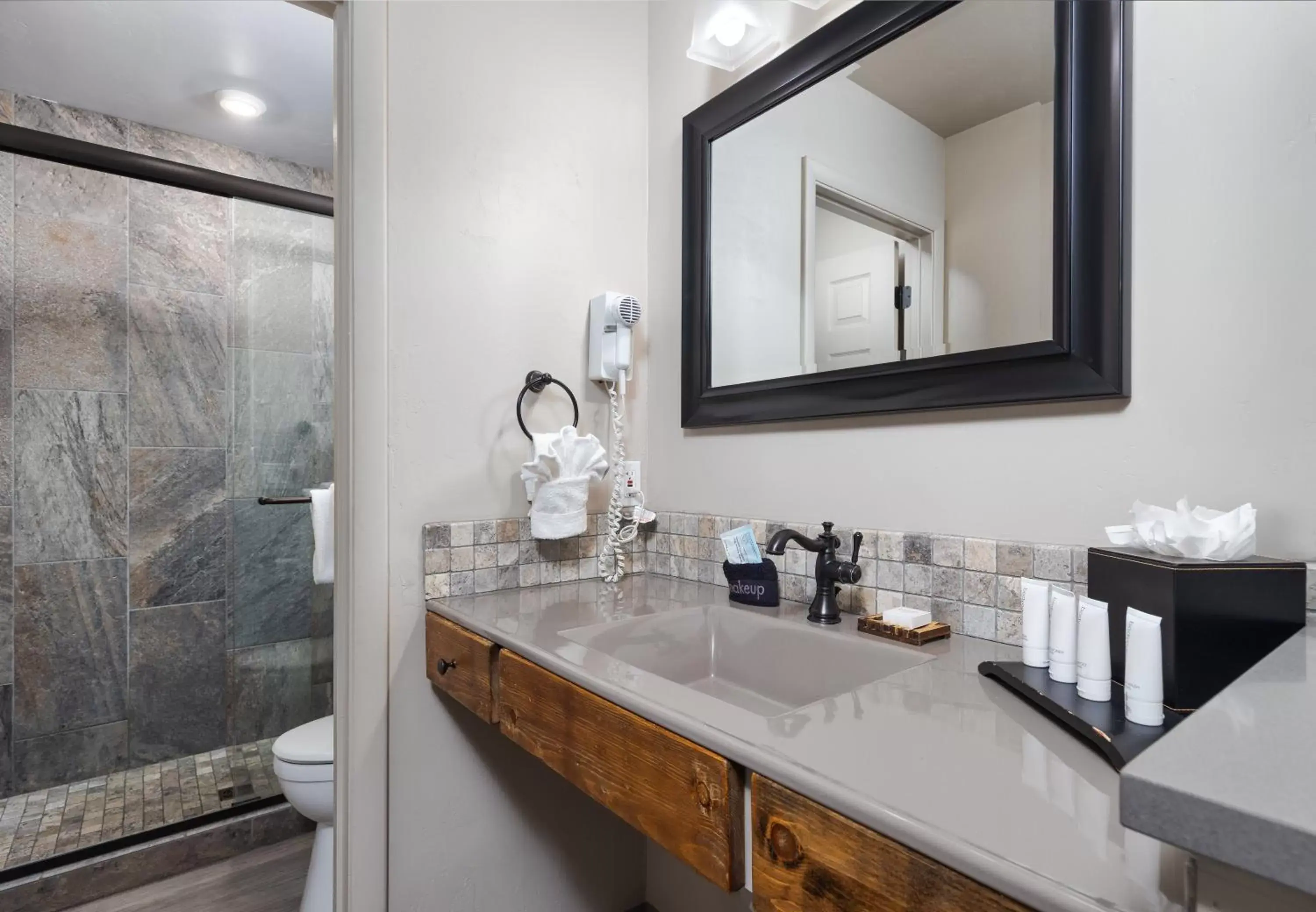 Shower, Bathroom in Sky Ranch Lodge