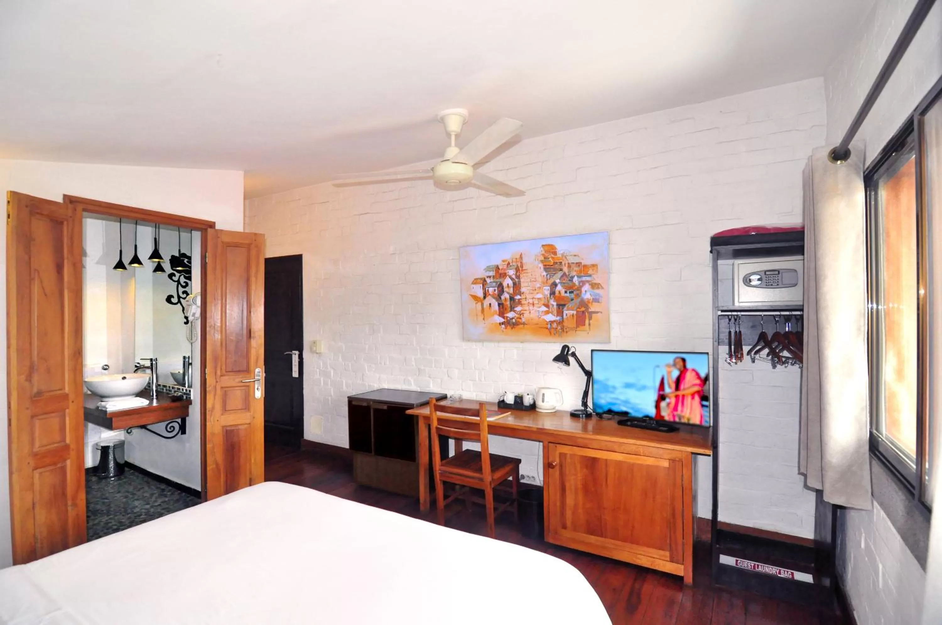 Photo of the whole room, Bed in Rova Hotel