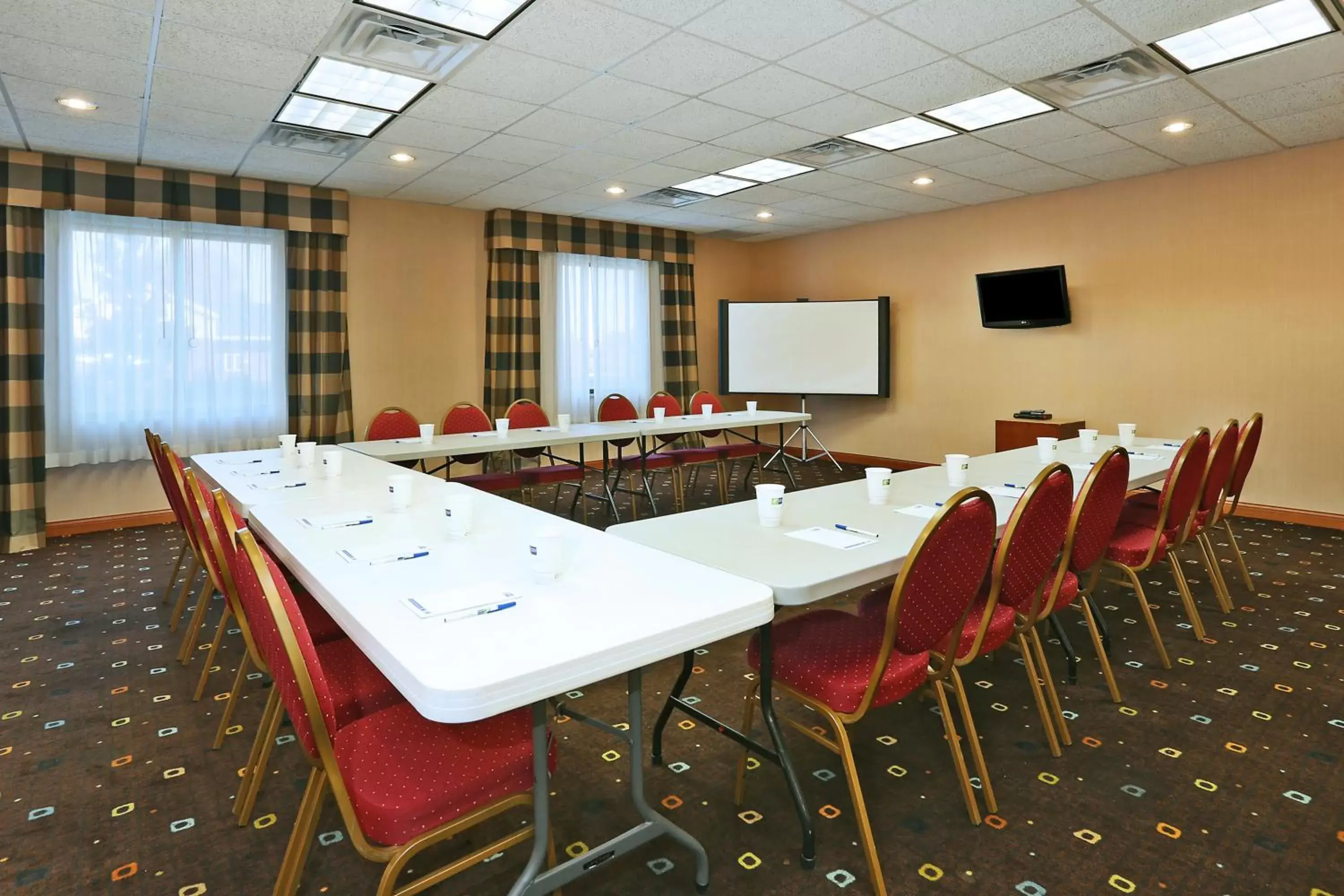 Meeting/conference room in Holiday Inn Express Hotel & Suites Anderson, an IHG Hotel