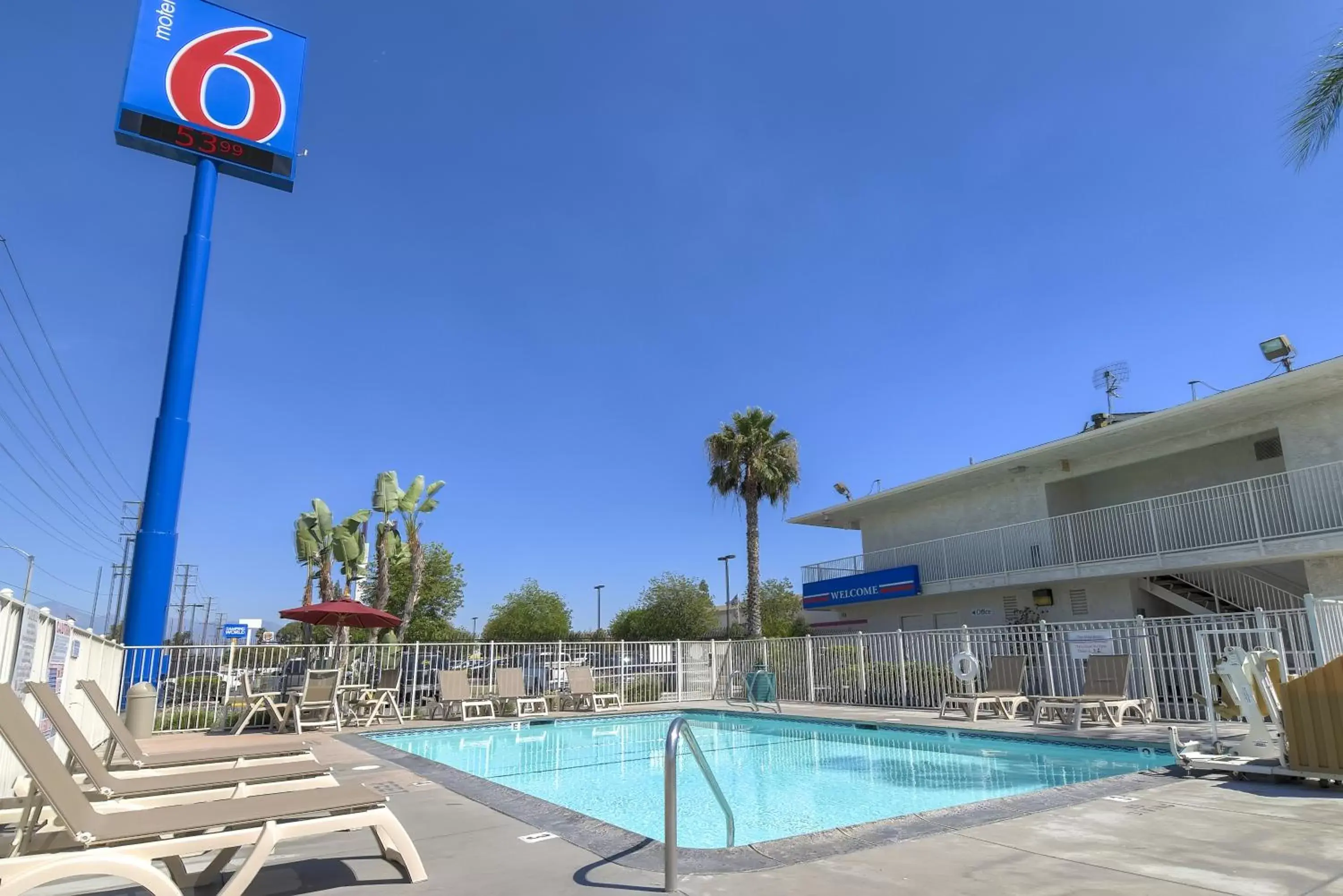 Facade/entrance, Swimming Pool in Motel 6-San Bernardino, CA - South