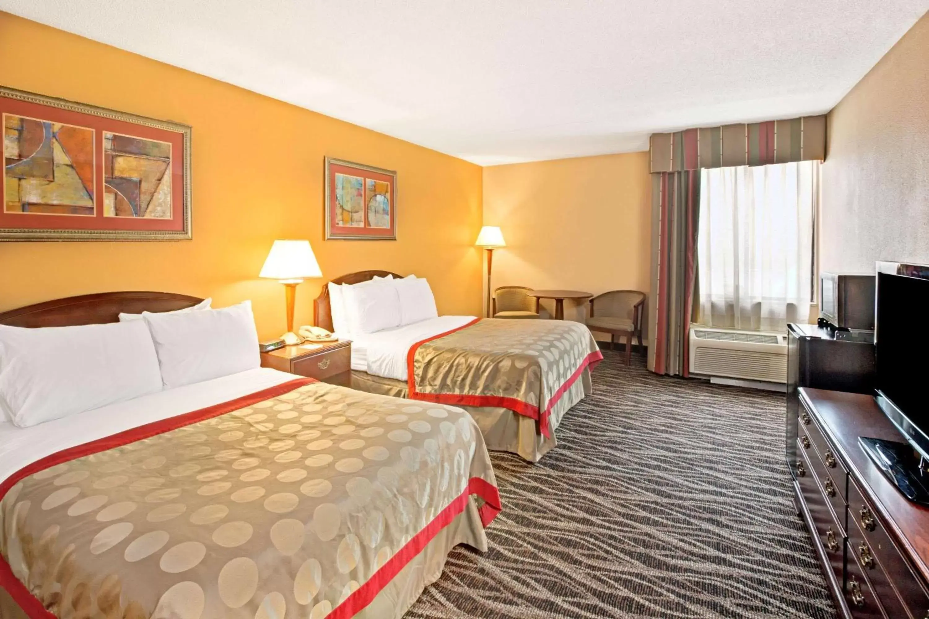 Photo of the whole room, Bed in Ramada by Wyndham Statesville