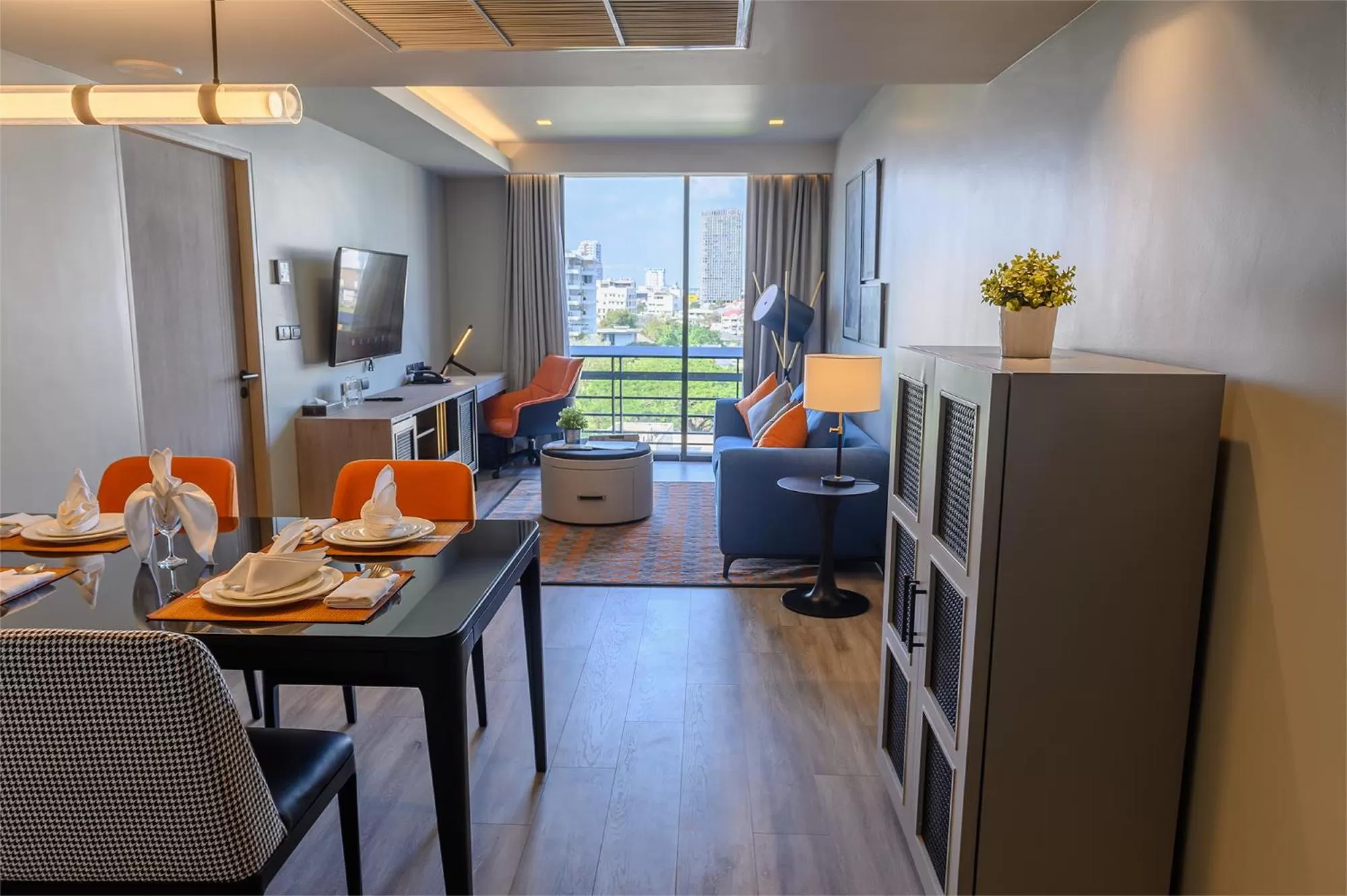 Dining area in Oakwood Residence Sukhumvit Thonglor Bangkok