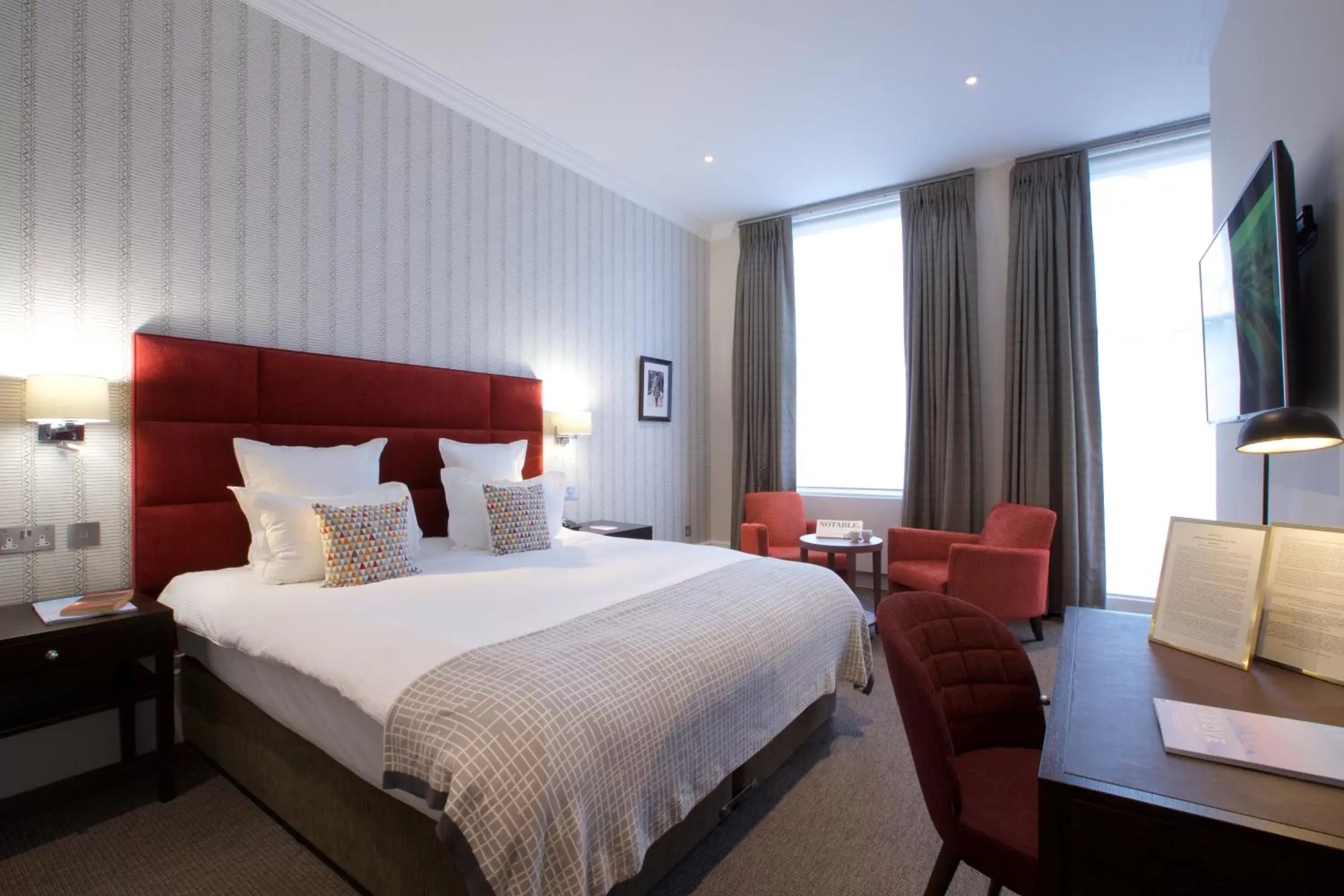 Bed in 54 Queen's Gate Hotel