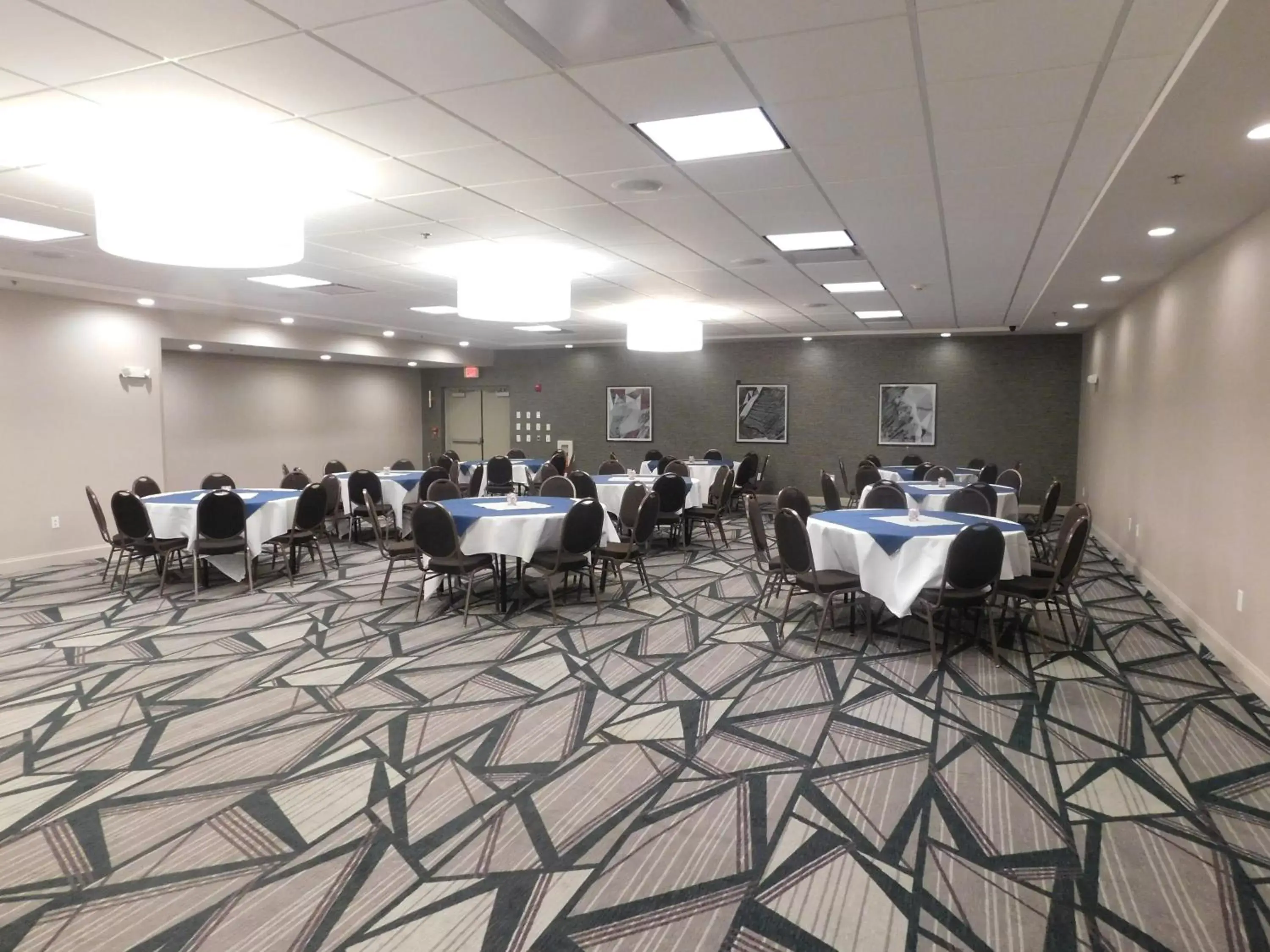 Banquet/Function facilities, Restaurant/Places to Eat in Holiday Inn Hotel & Suites Rochester - Marketplace, an IHG Hotel