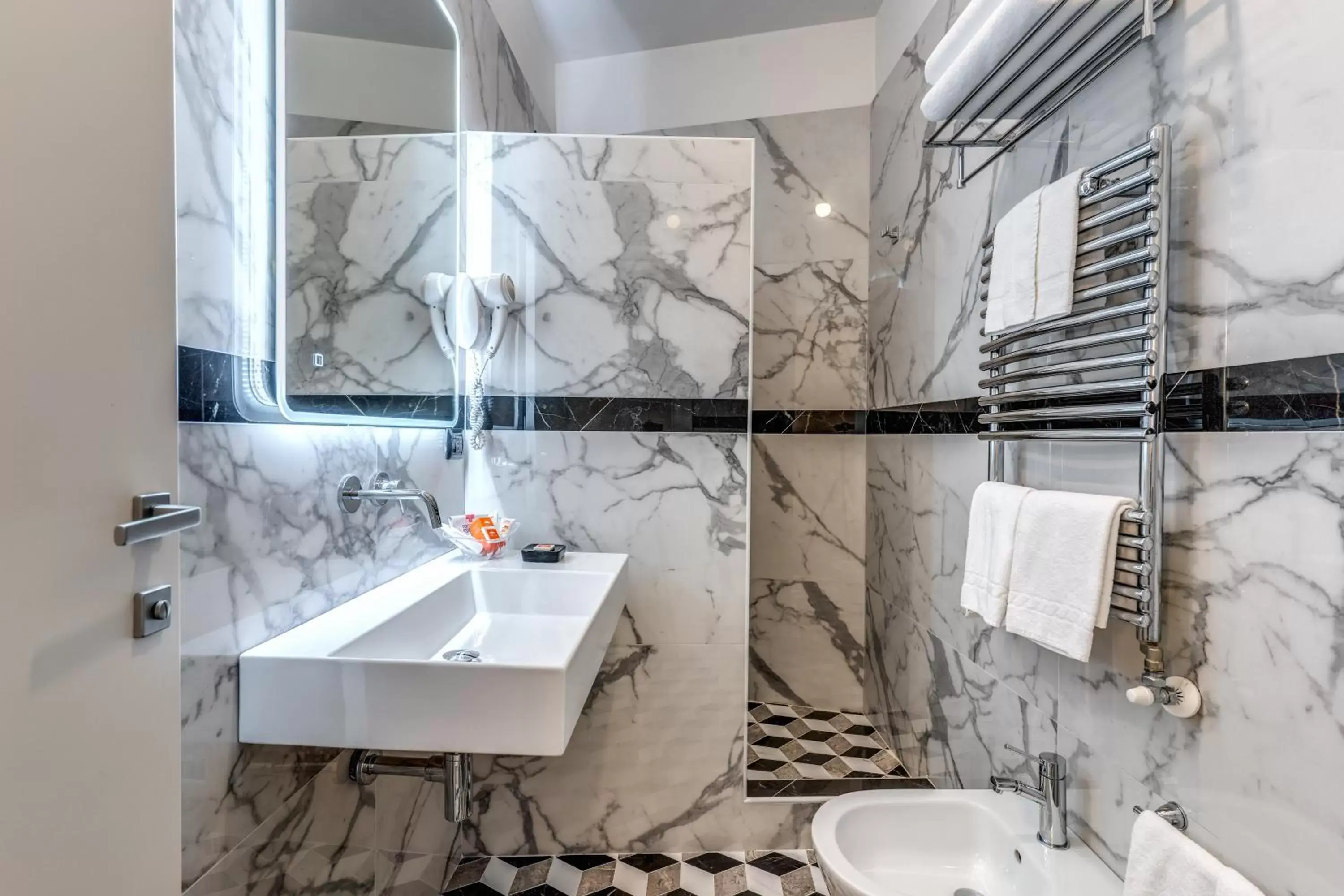 Shower, Bathroom in Albergo Abruzzi