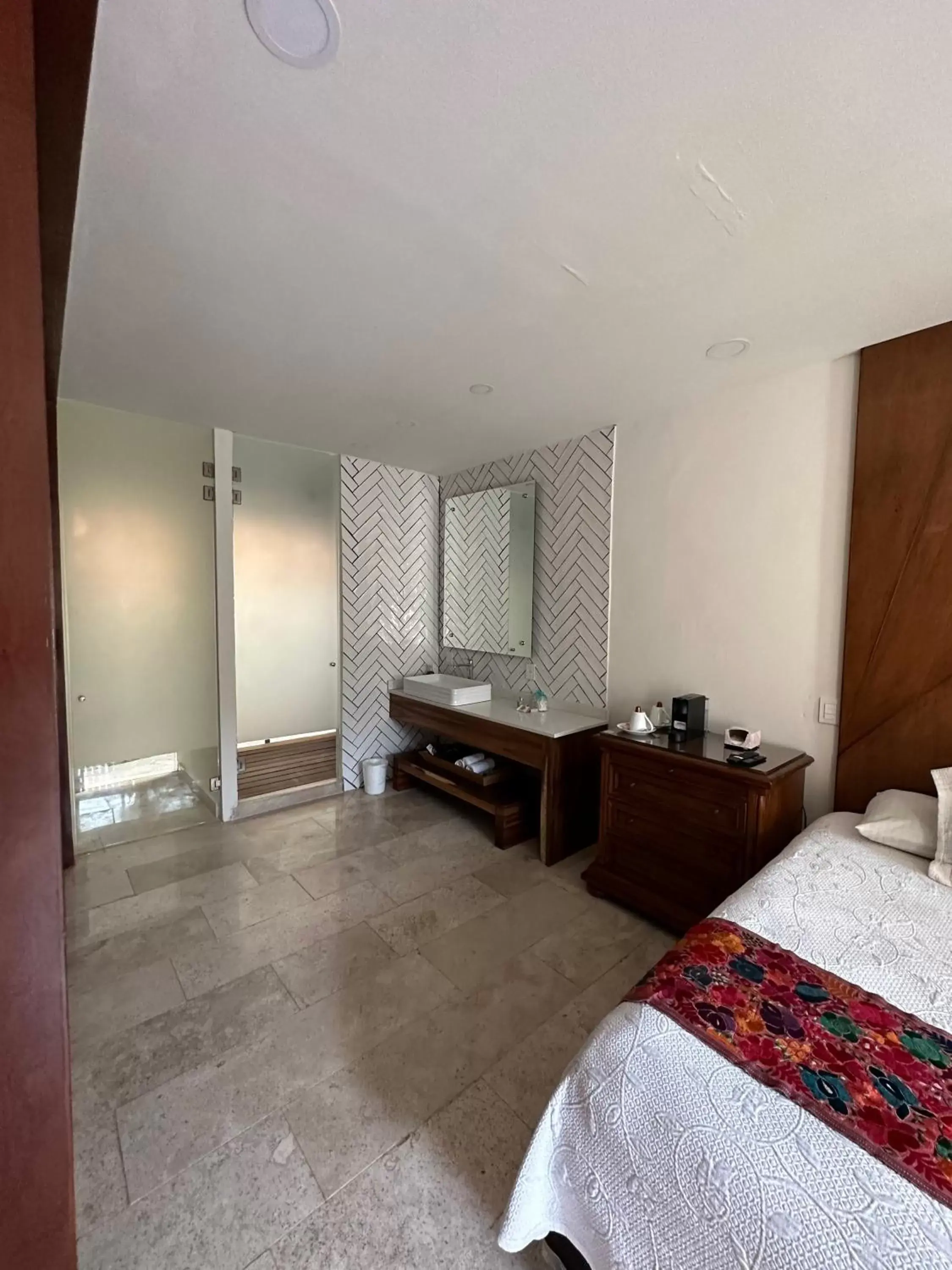 Deluxe Junior Suite in Hotel Lindo Ajijic Bed & Breakfast Deluxe Junior Suite in Hotel Lindo Ajijic Bed & Breakfast