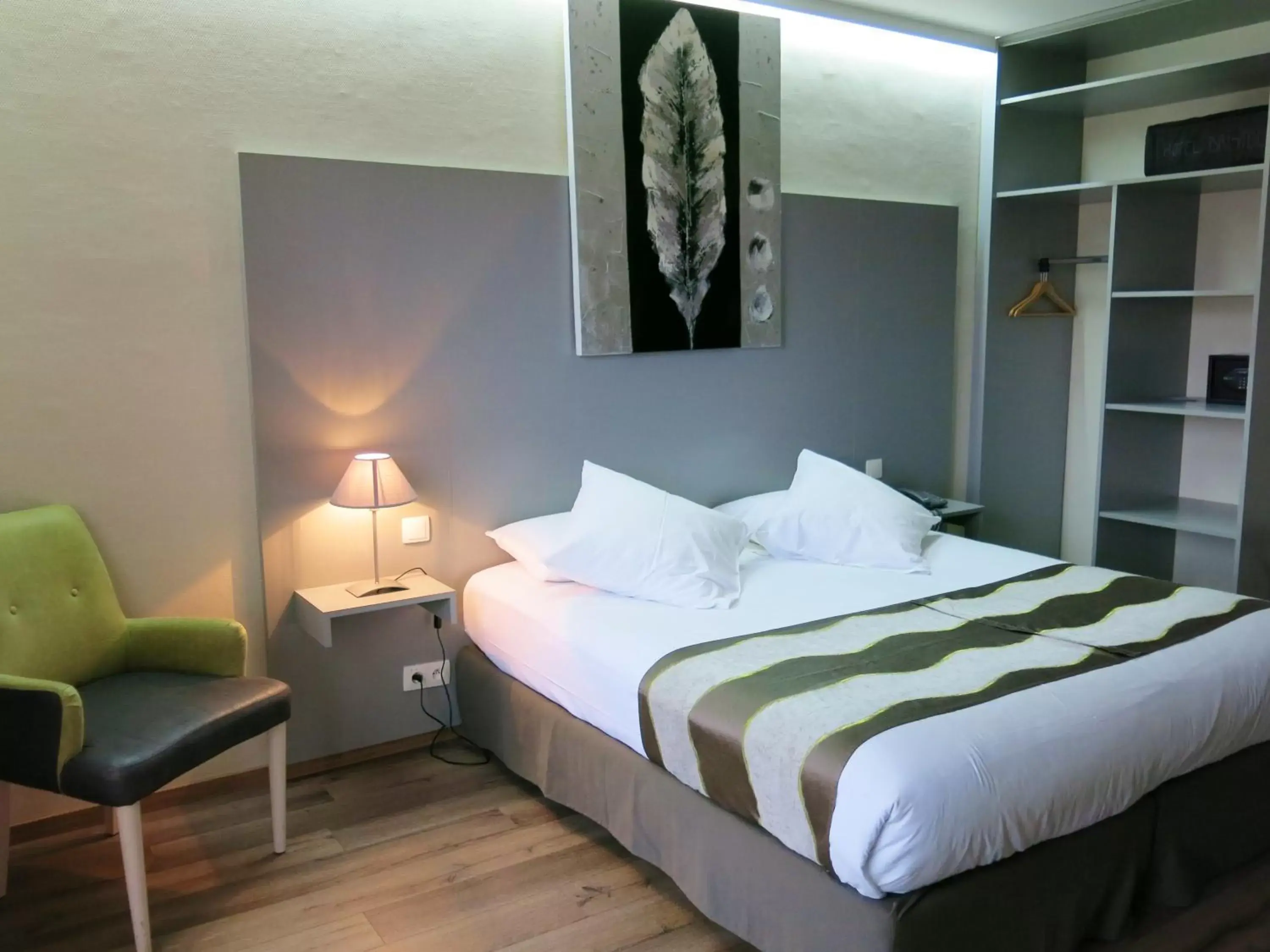 Photo of the whole room, Room Photo in The Originals Boutique, Hôtel Bristol, Strasbourg Centre Gare (Inter-Hotel)