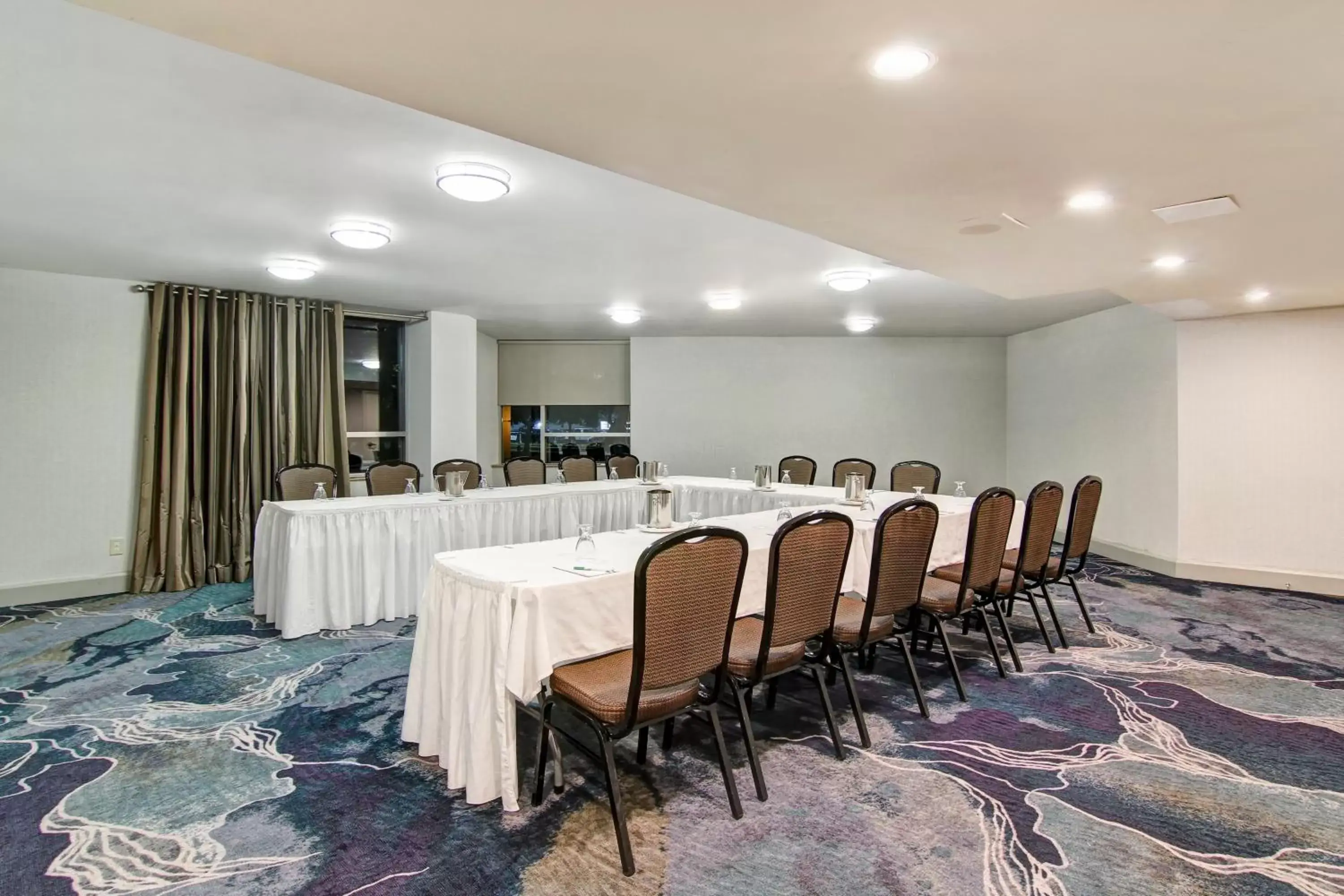 Meeting/conference room in Holiday Inn Oakville Centre, an IHG Hotel