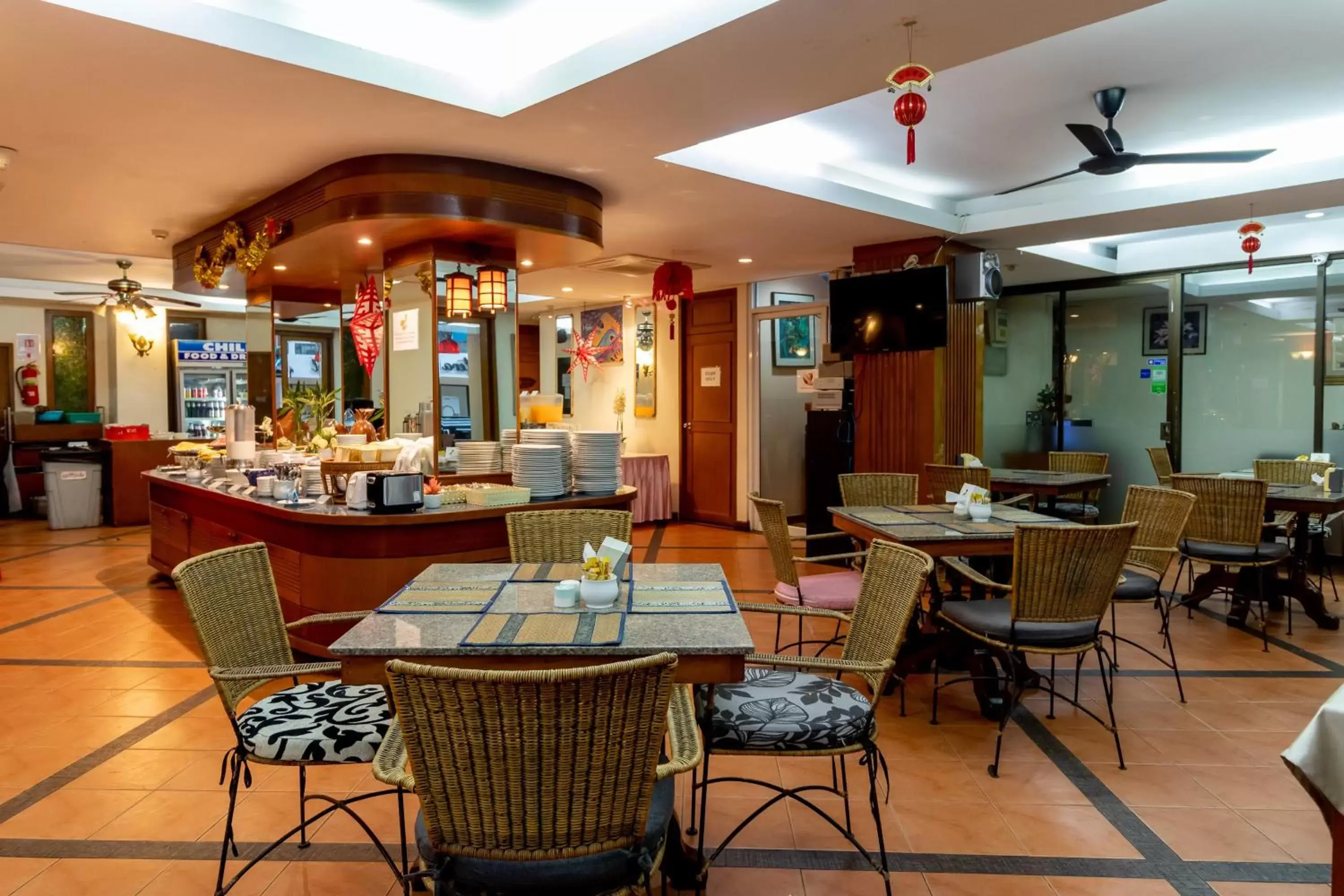 Restaurant/places to eat, Lounge/Bar in Thipurai Beach Hotel