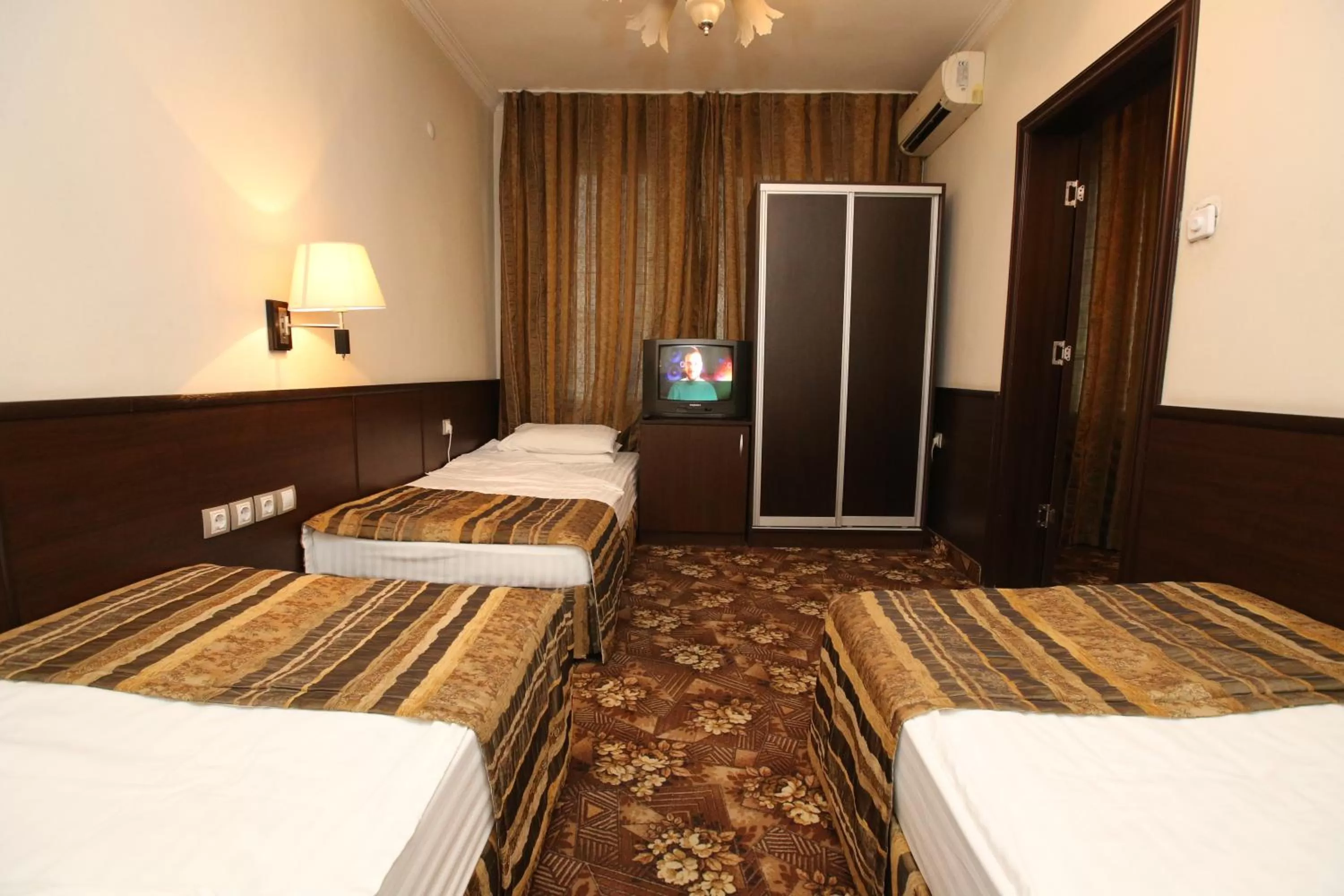 Bed in Hotel & Restaurant The House