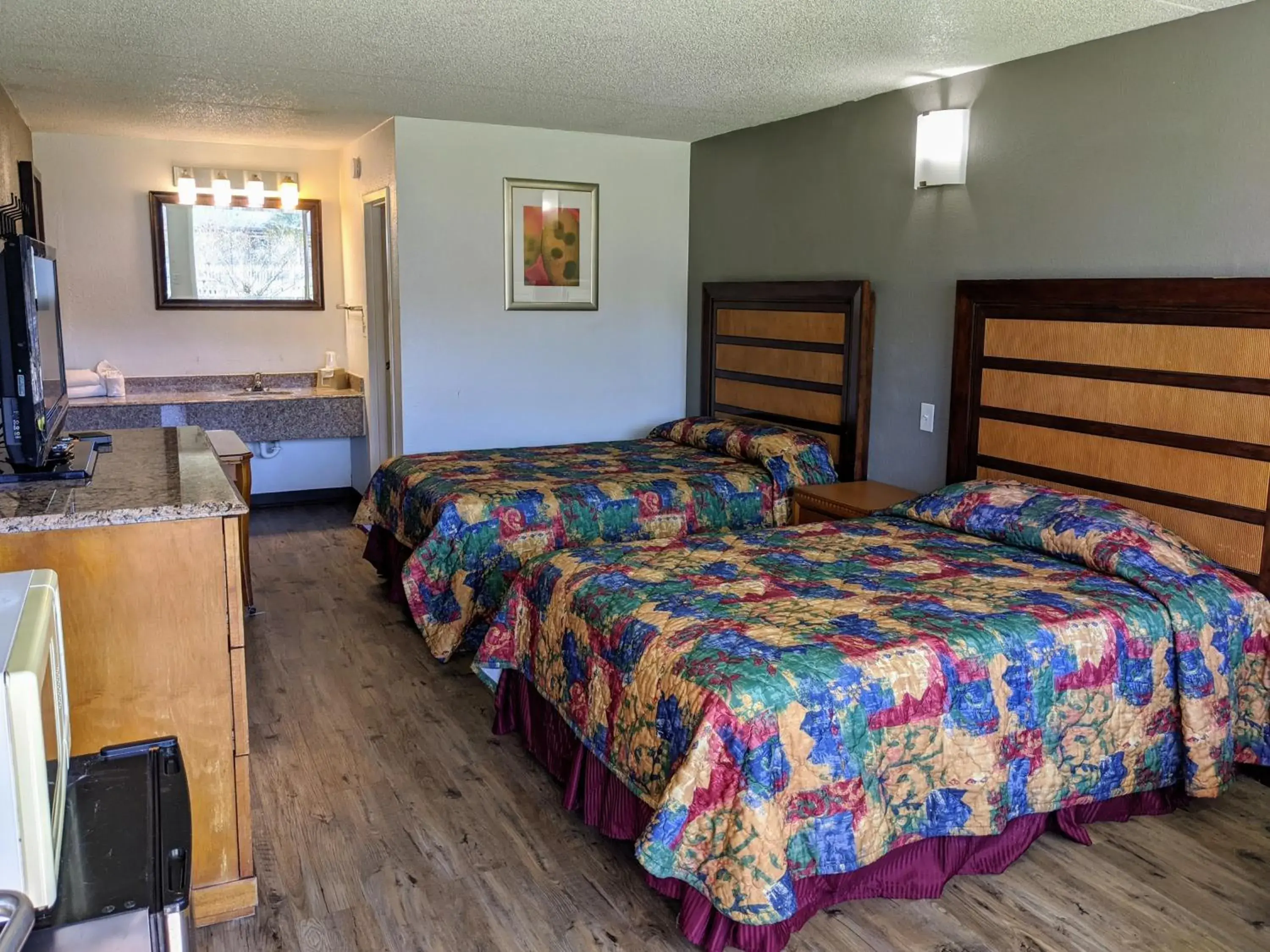 Bedroom, Bed in Garden Inn & Suites
