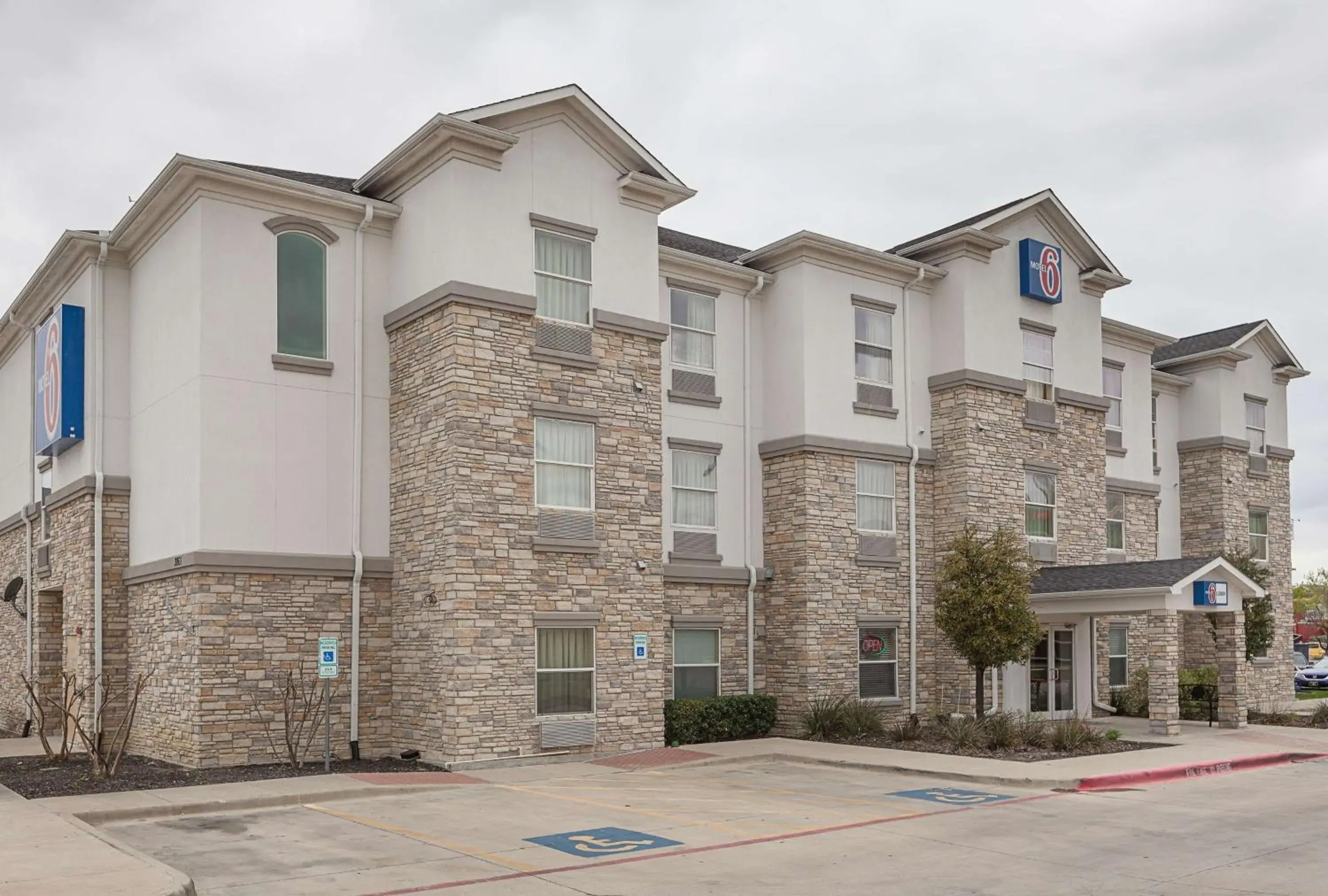 Property building in Motel 6-Fort Worth, TX Property building in Motel 6-Fort Worth, TX