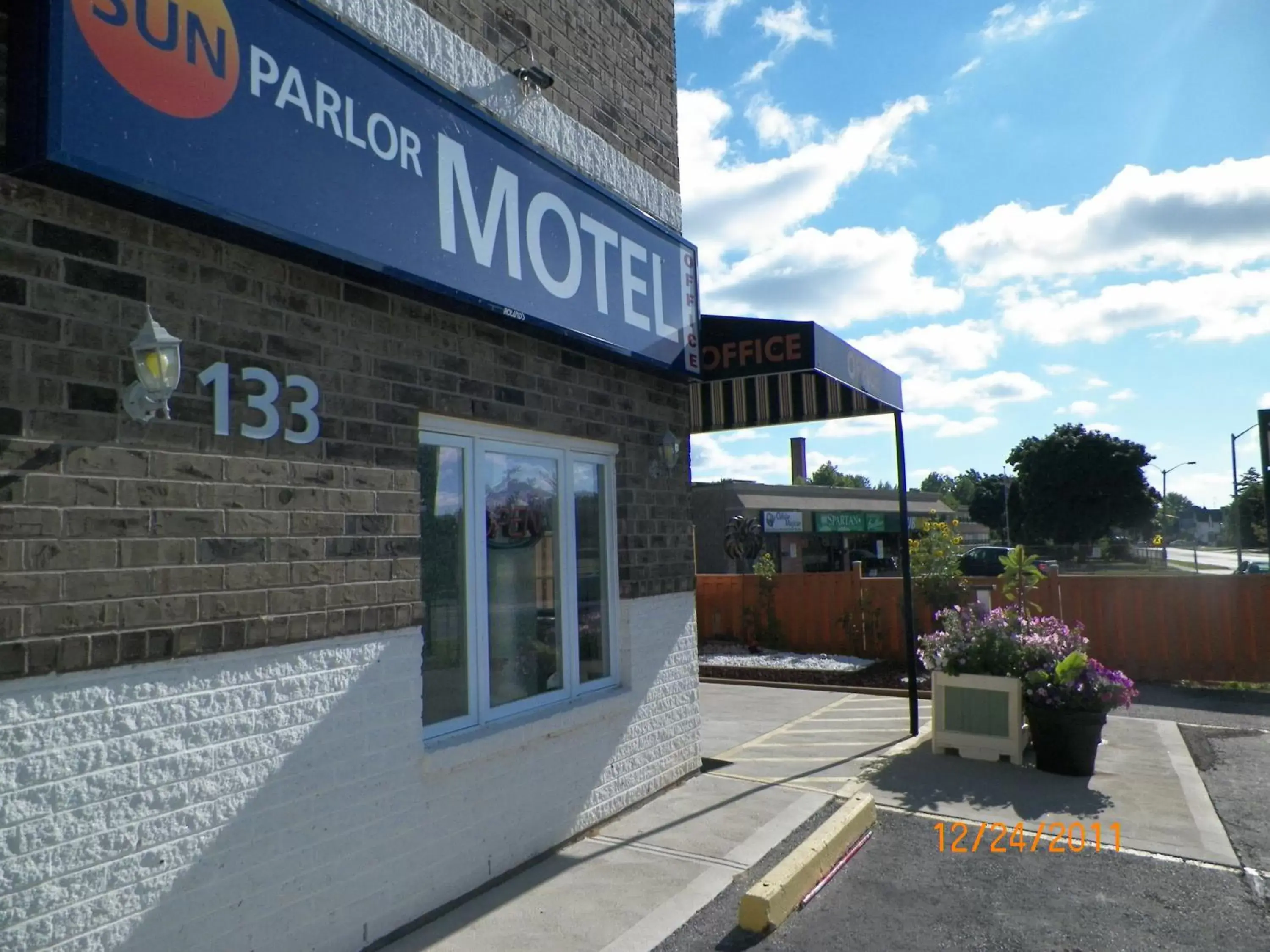 Property Building in Sunparlor Motel