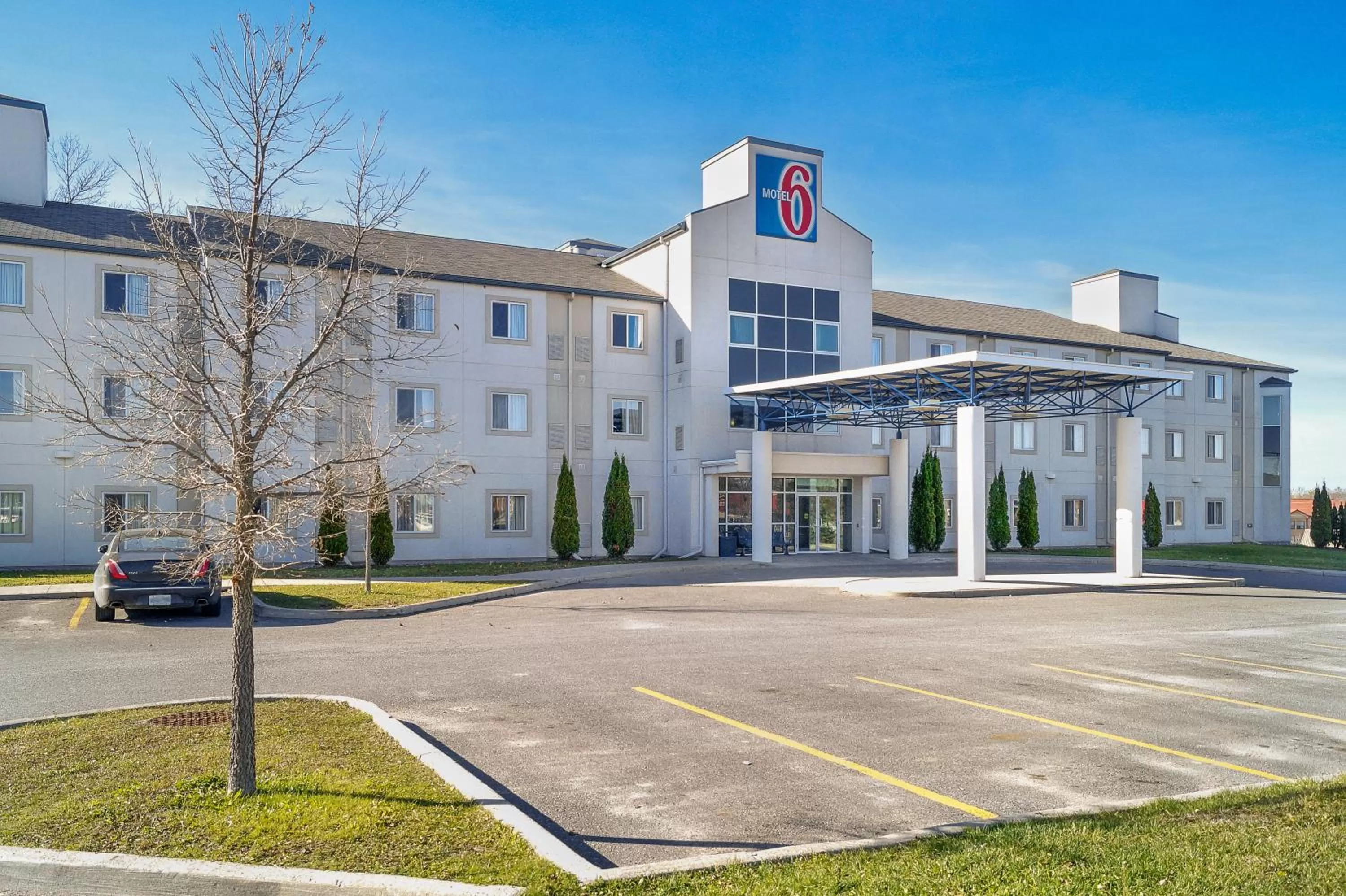 Facade/entrance in Motel 6-Peterborough, ON