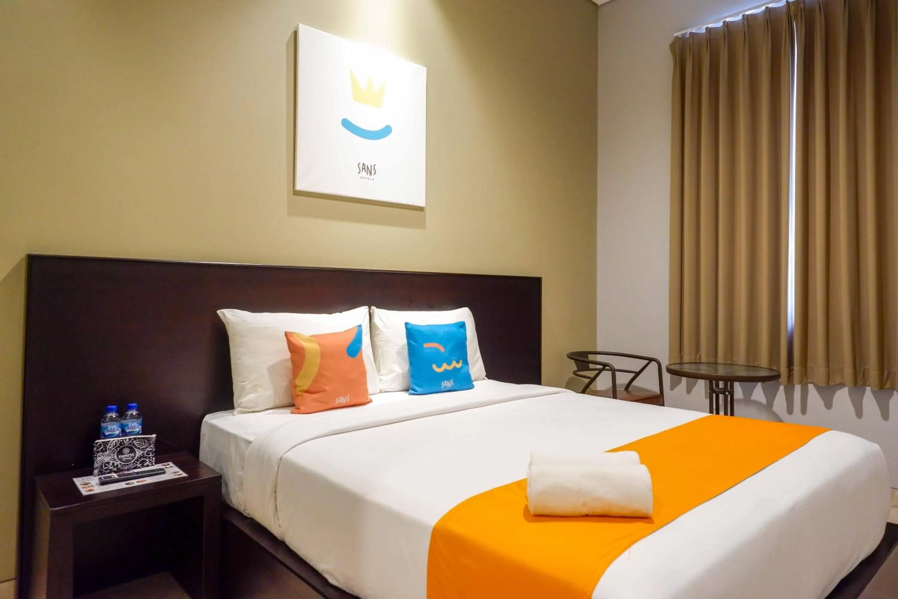 Bedroom, Bed in Sans Hotel Empress Simpang Lima