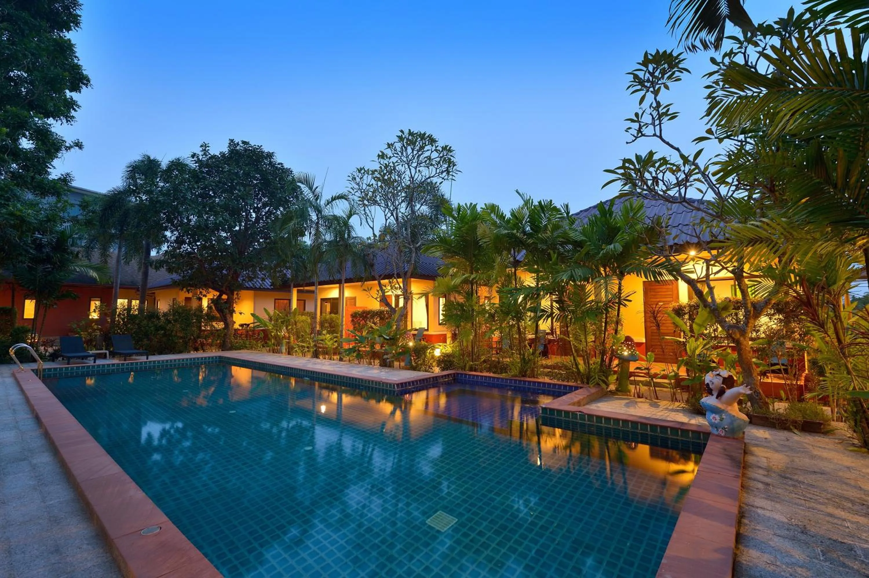 Pool view in Happy Cottage
