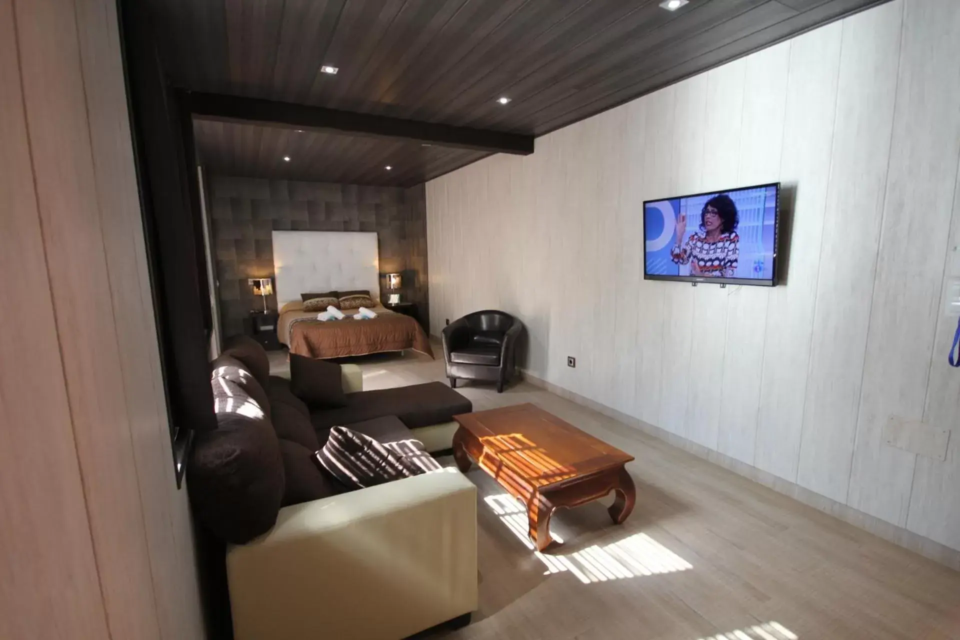 TV and multimedia, TV/Entertainment Center in Hotel Copacabana Tarifa Beach