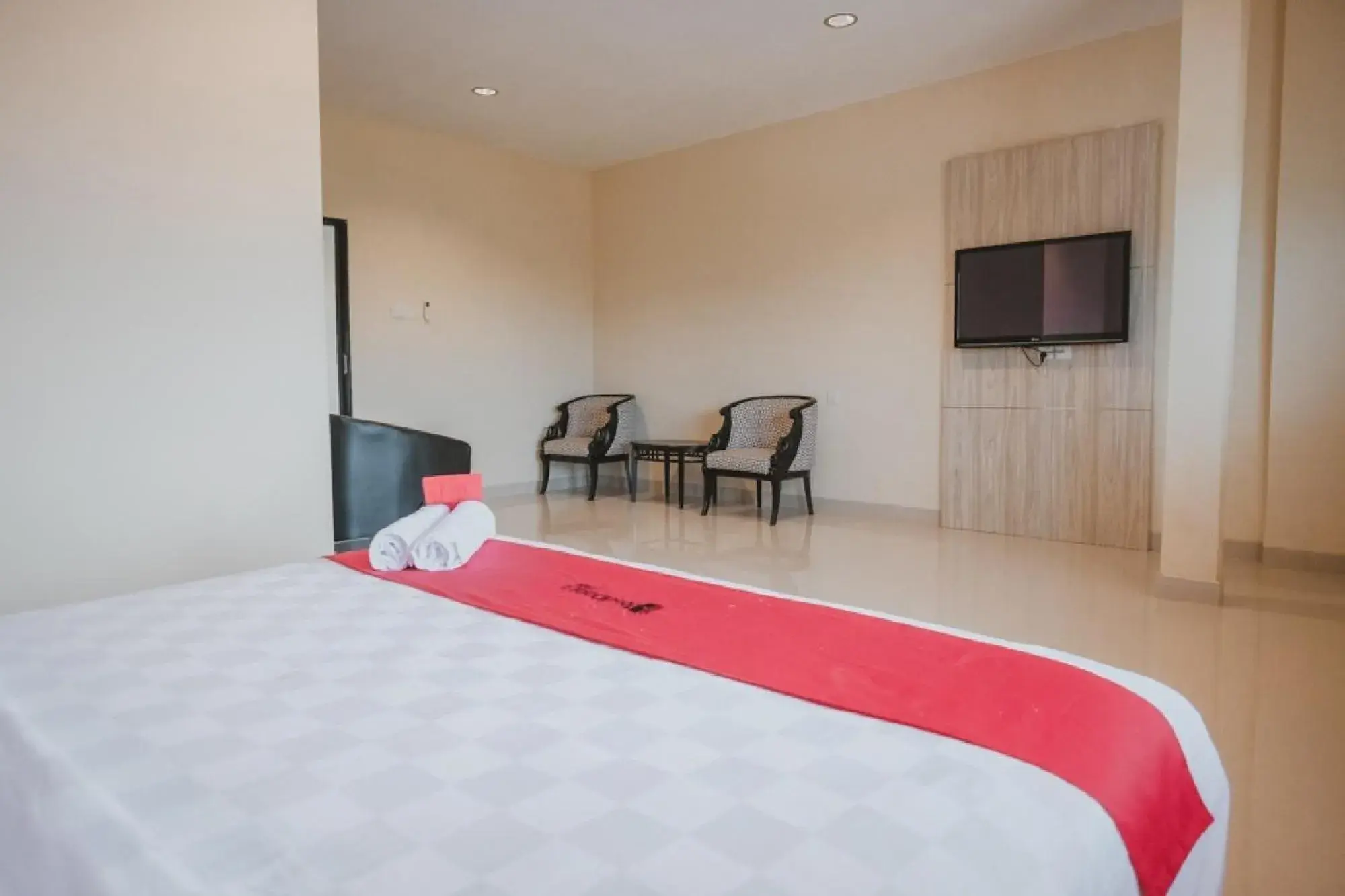 Bed in RedDoorz Plus near Ferry Terminal Batam Center
